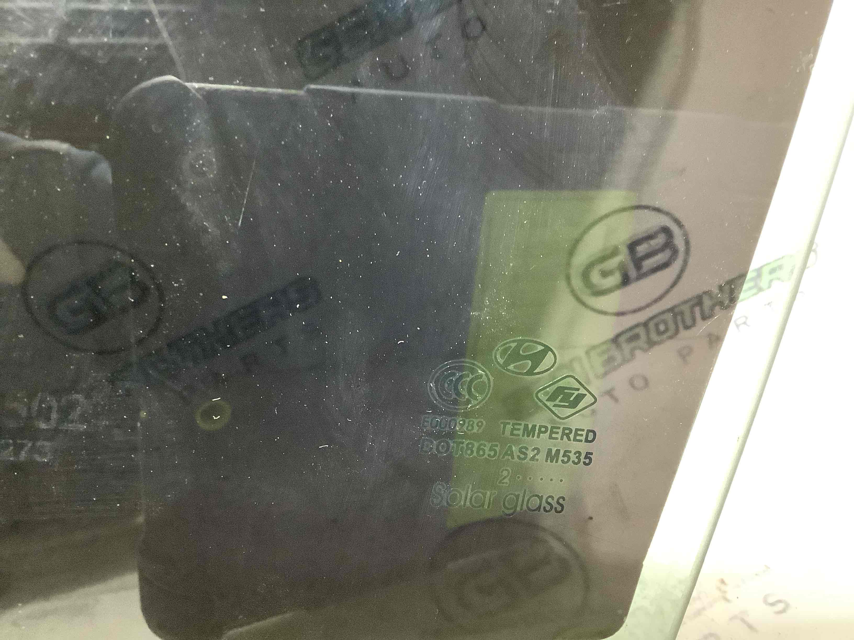 Скло заднє ліве