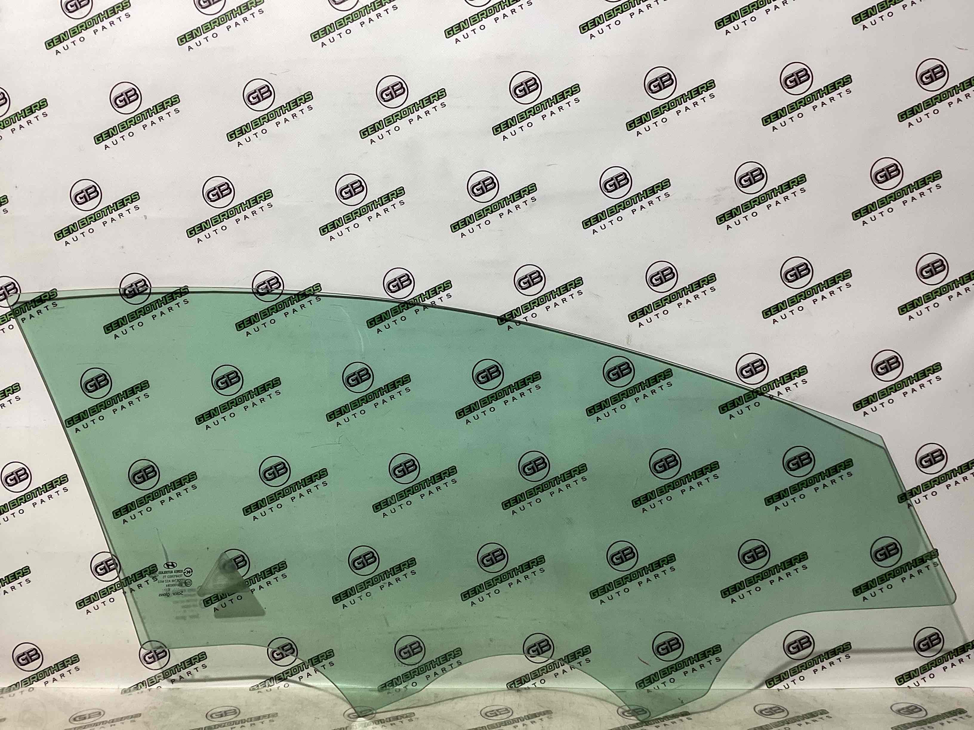 Скло переднє ліве