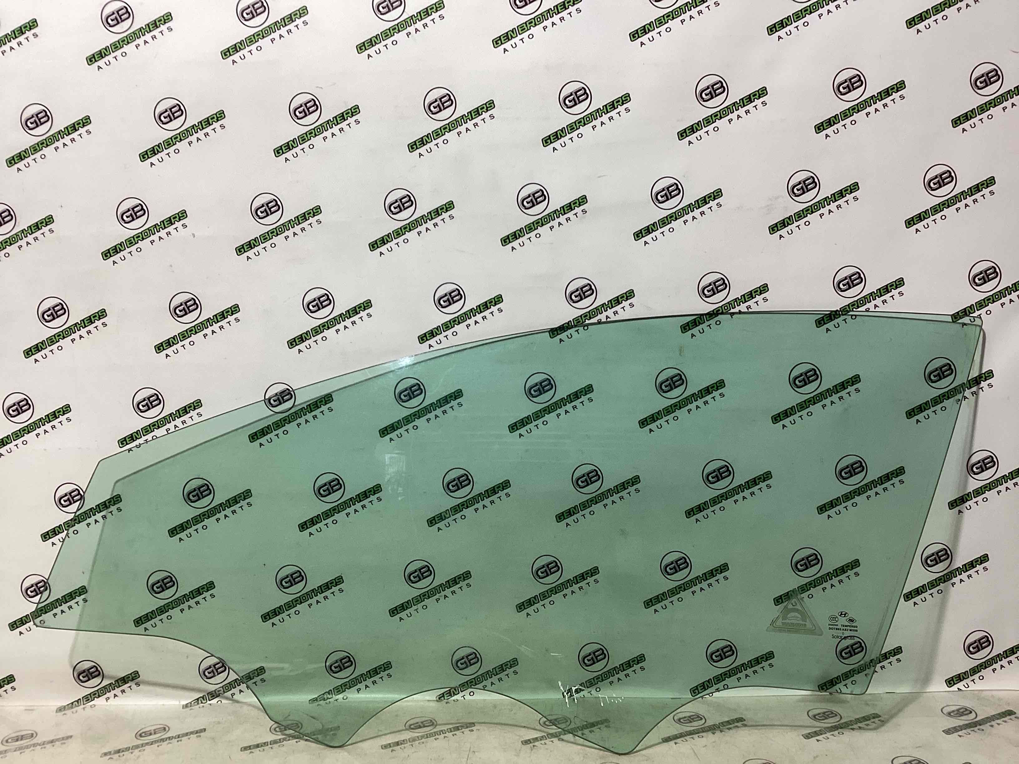 Скло переднє ліве