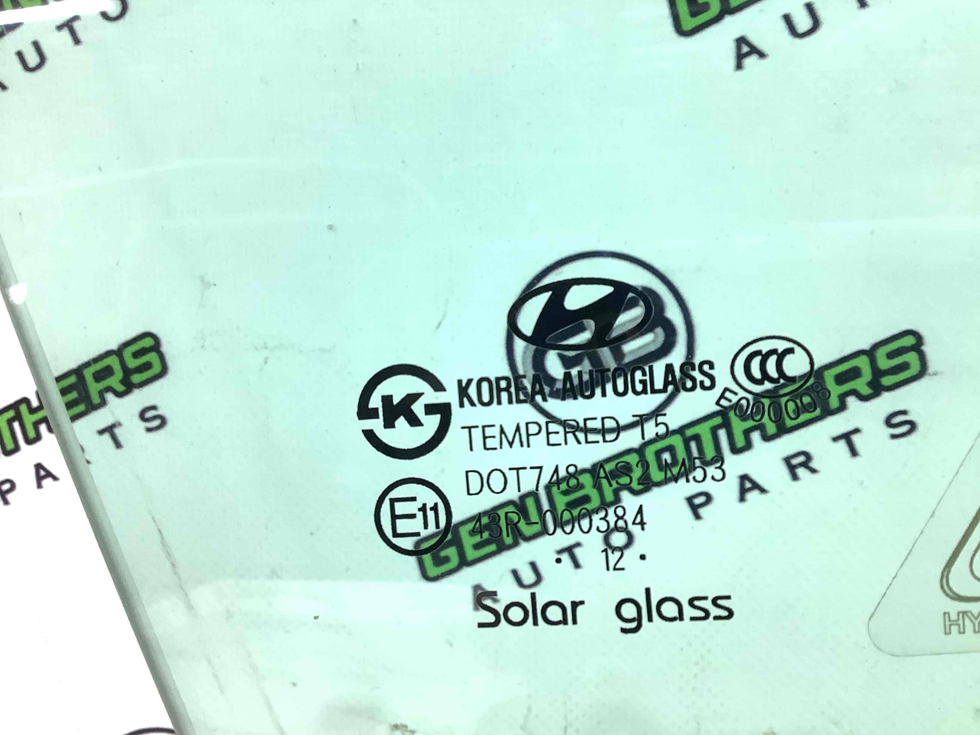 Скло переднє праве