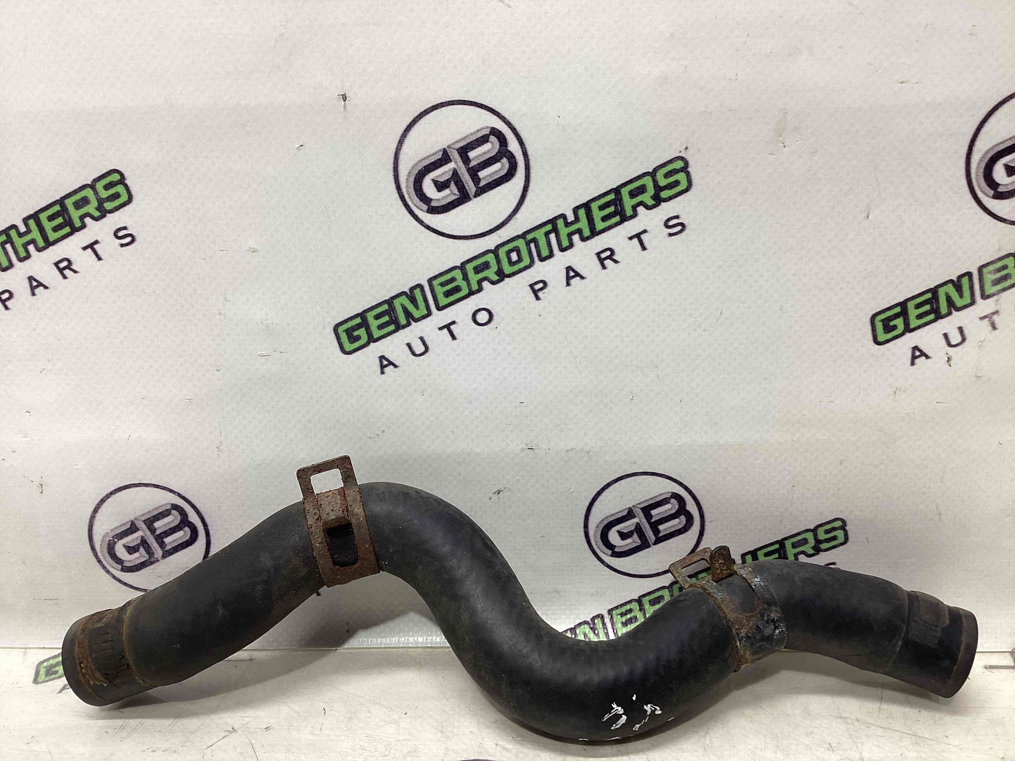 Патрубок трубопровід, шланг