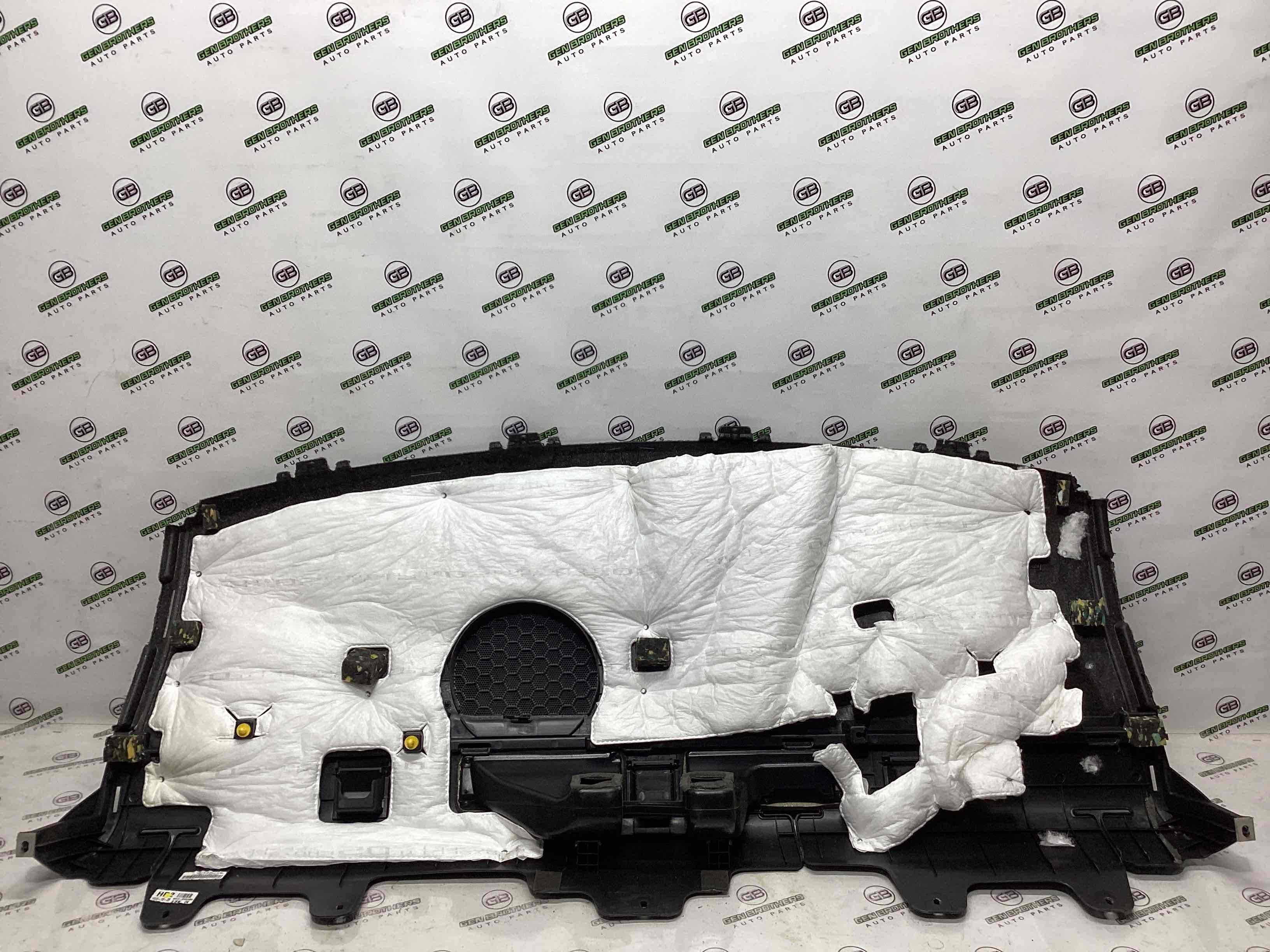 Обшивка задньої полиці