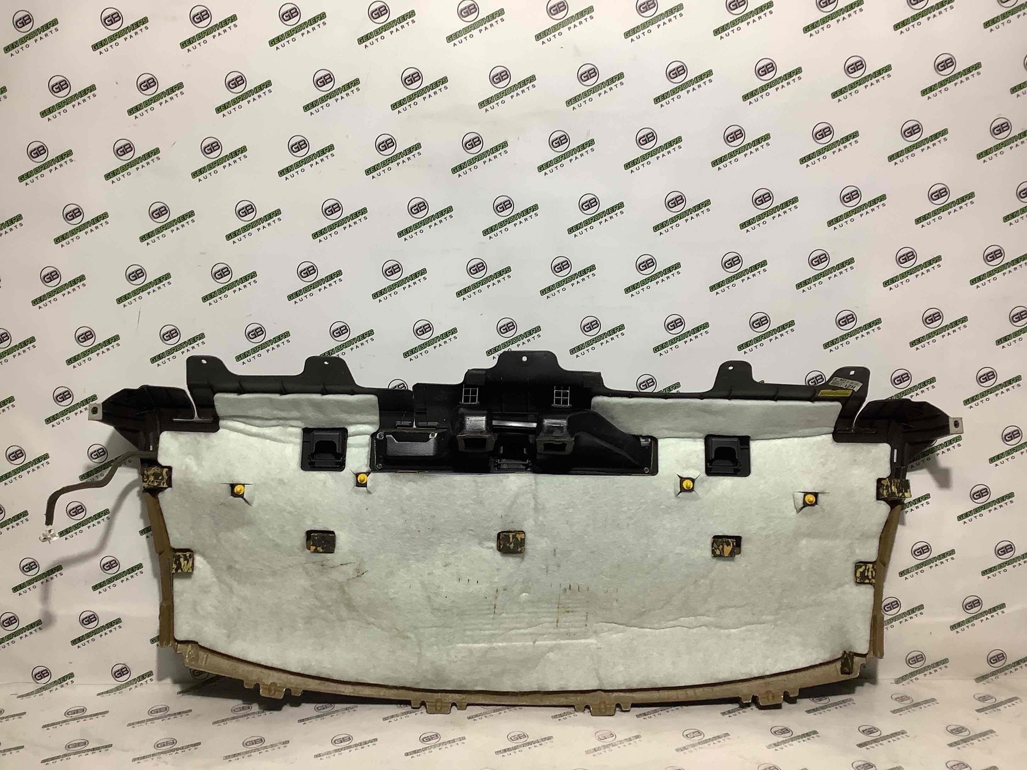 Обшивка задньої полиці