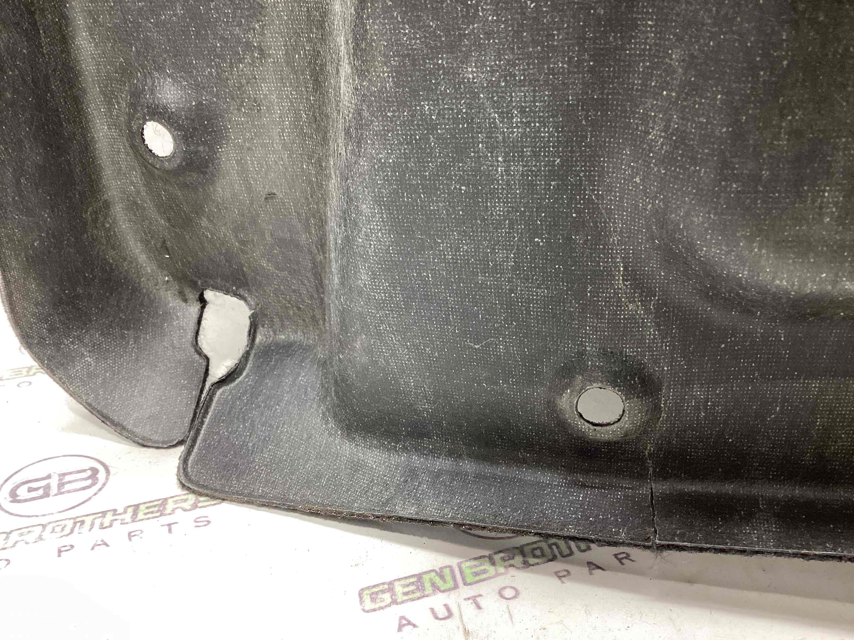 Обшивка кришки багажника