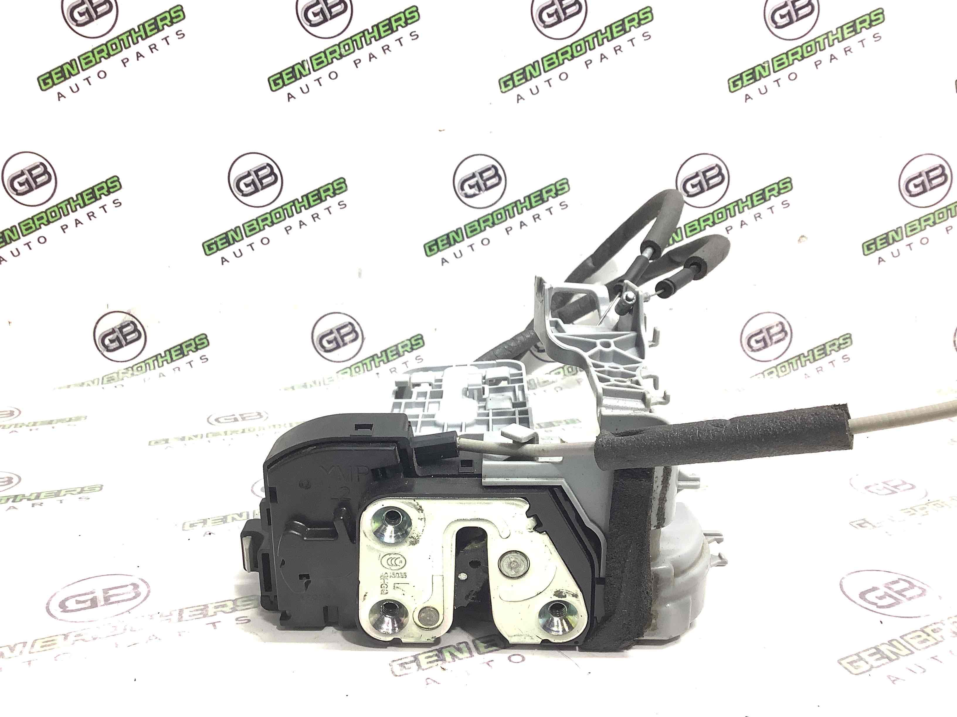 Замок двери передней левой