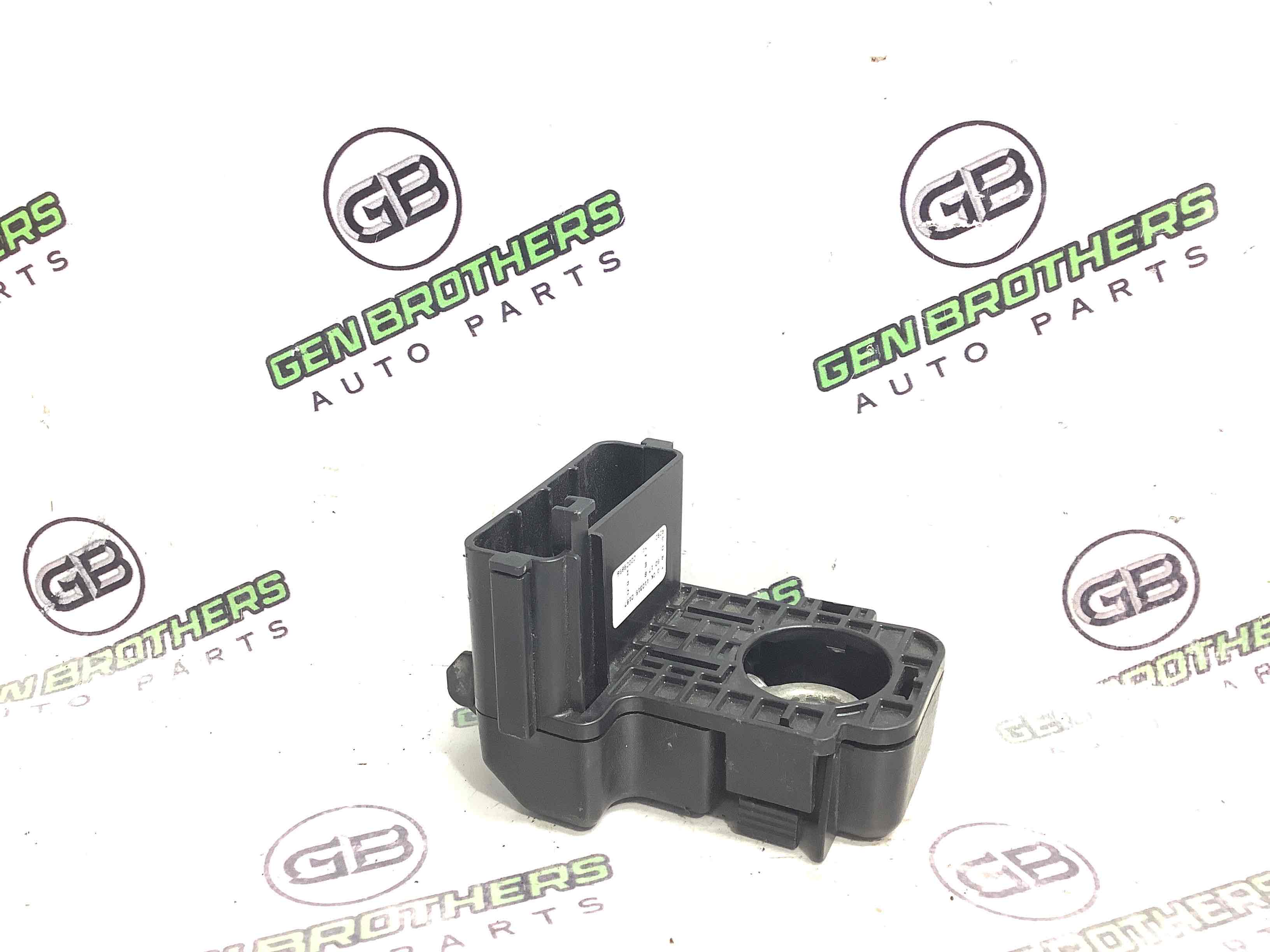 Пластик моторного відсіку