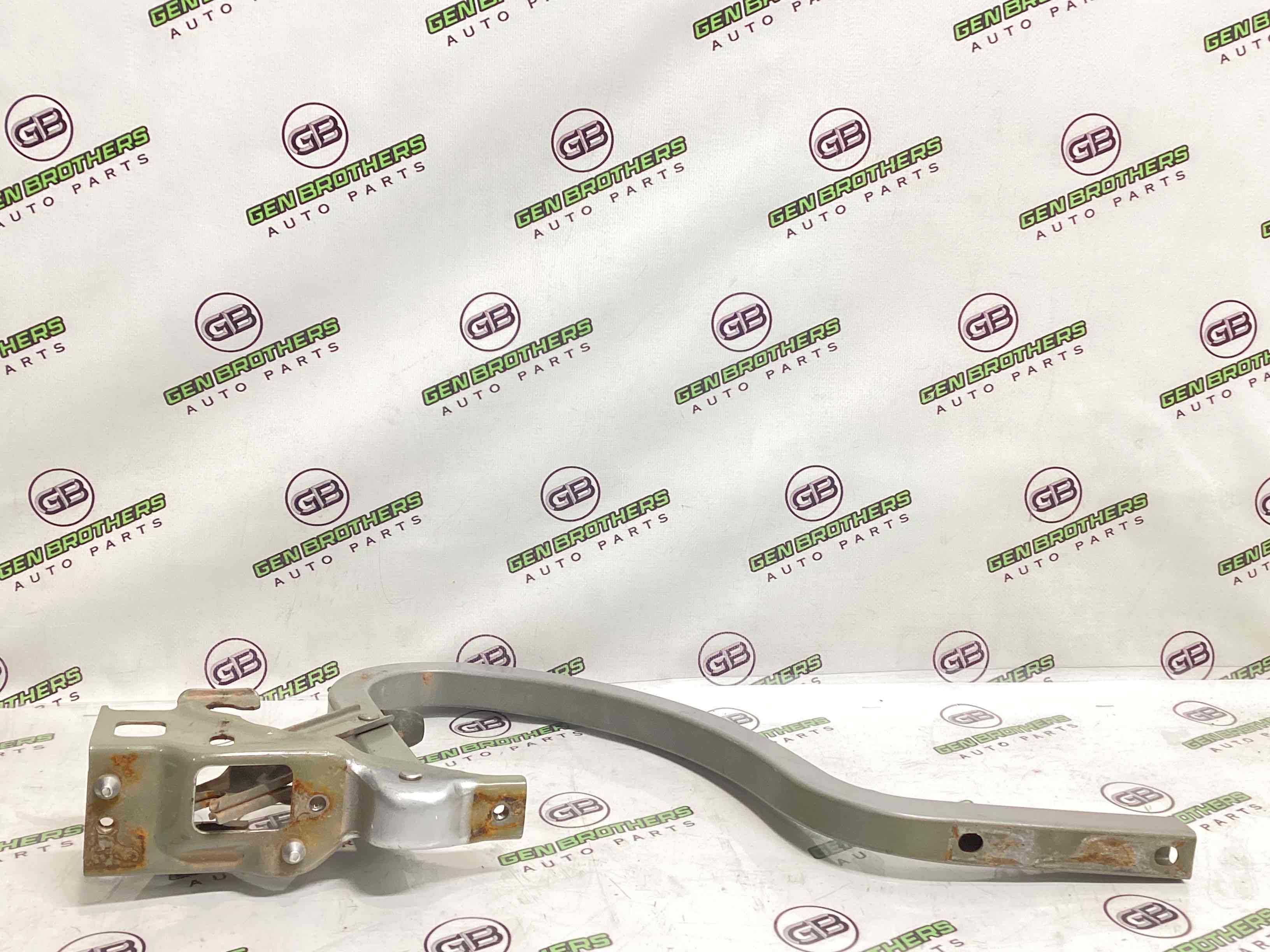 Петля кришки багажника, двері багажника