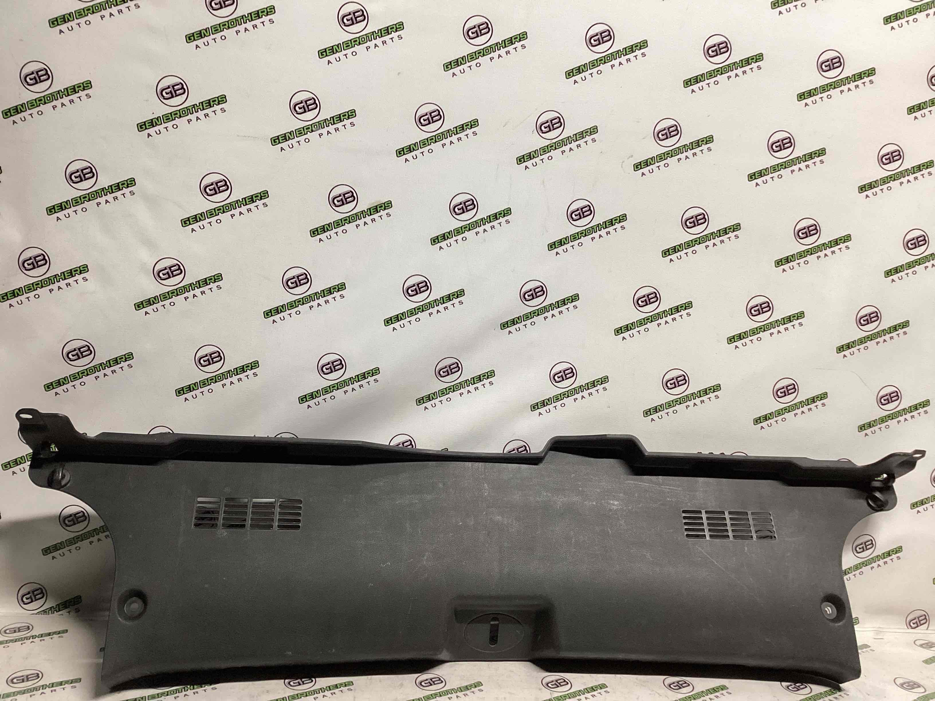 Елементи оздоблення багажника