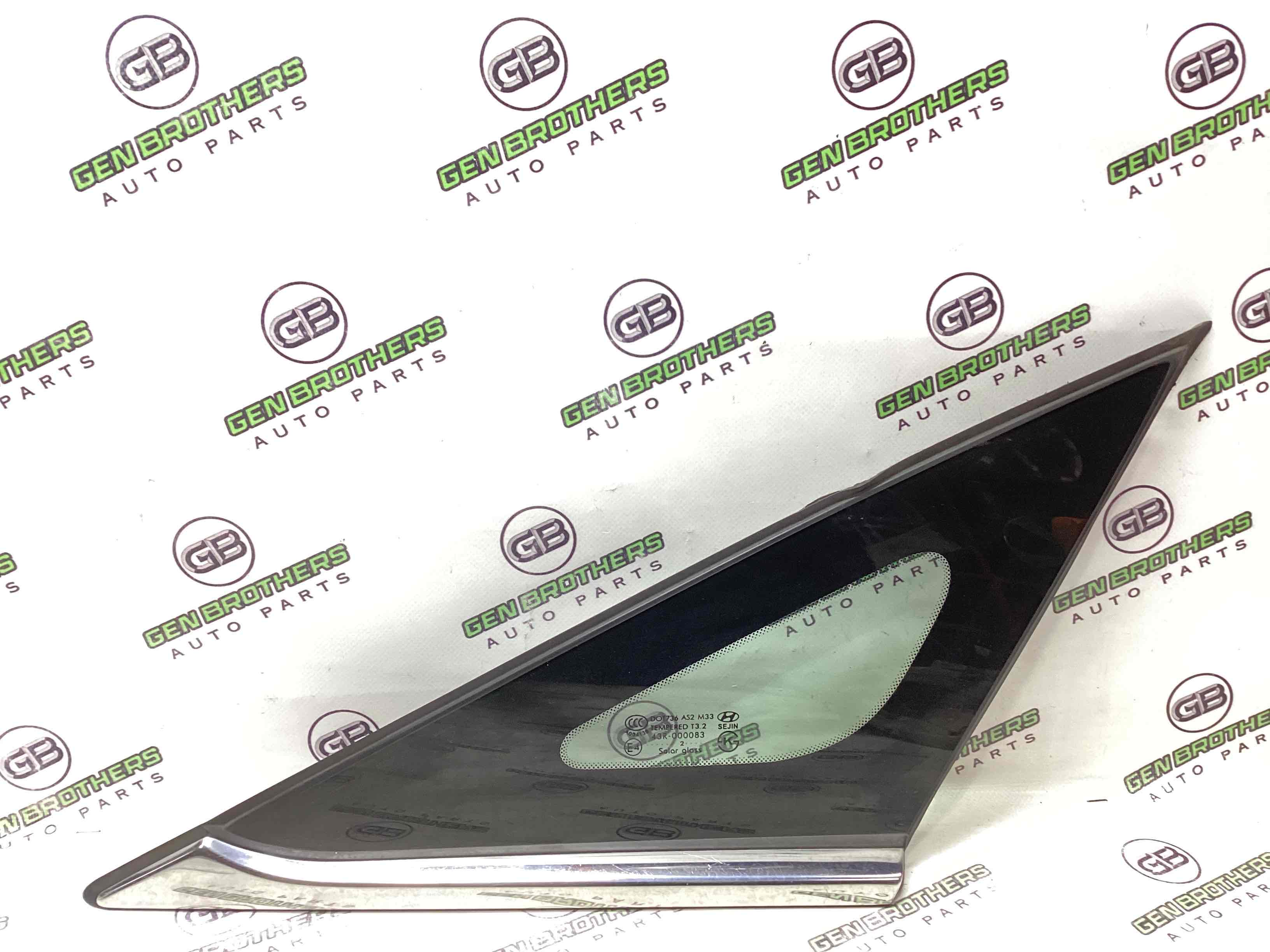 Скло кузовне бічне праве