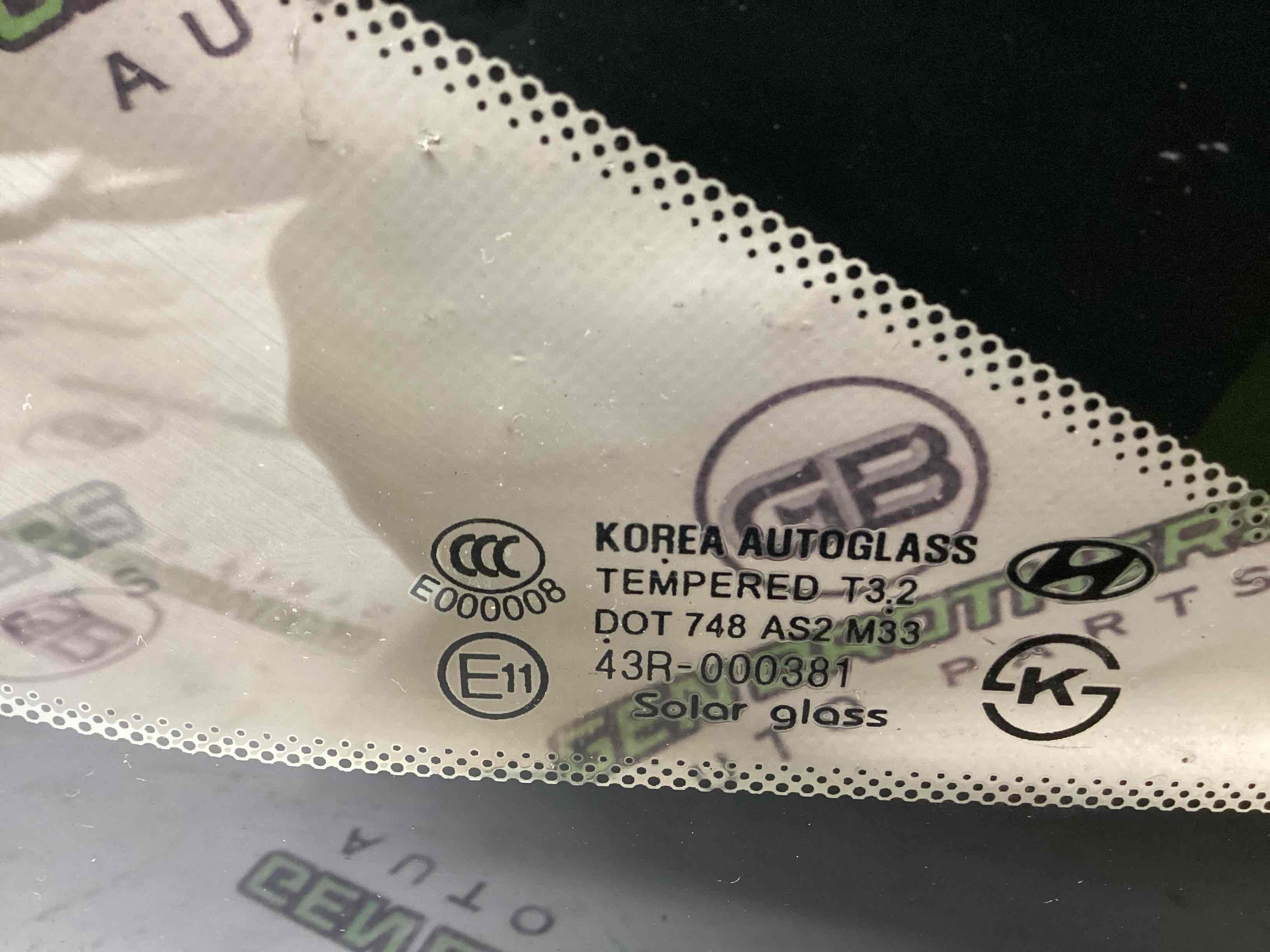 Скло кузовне бічне ліве