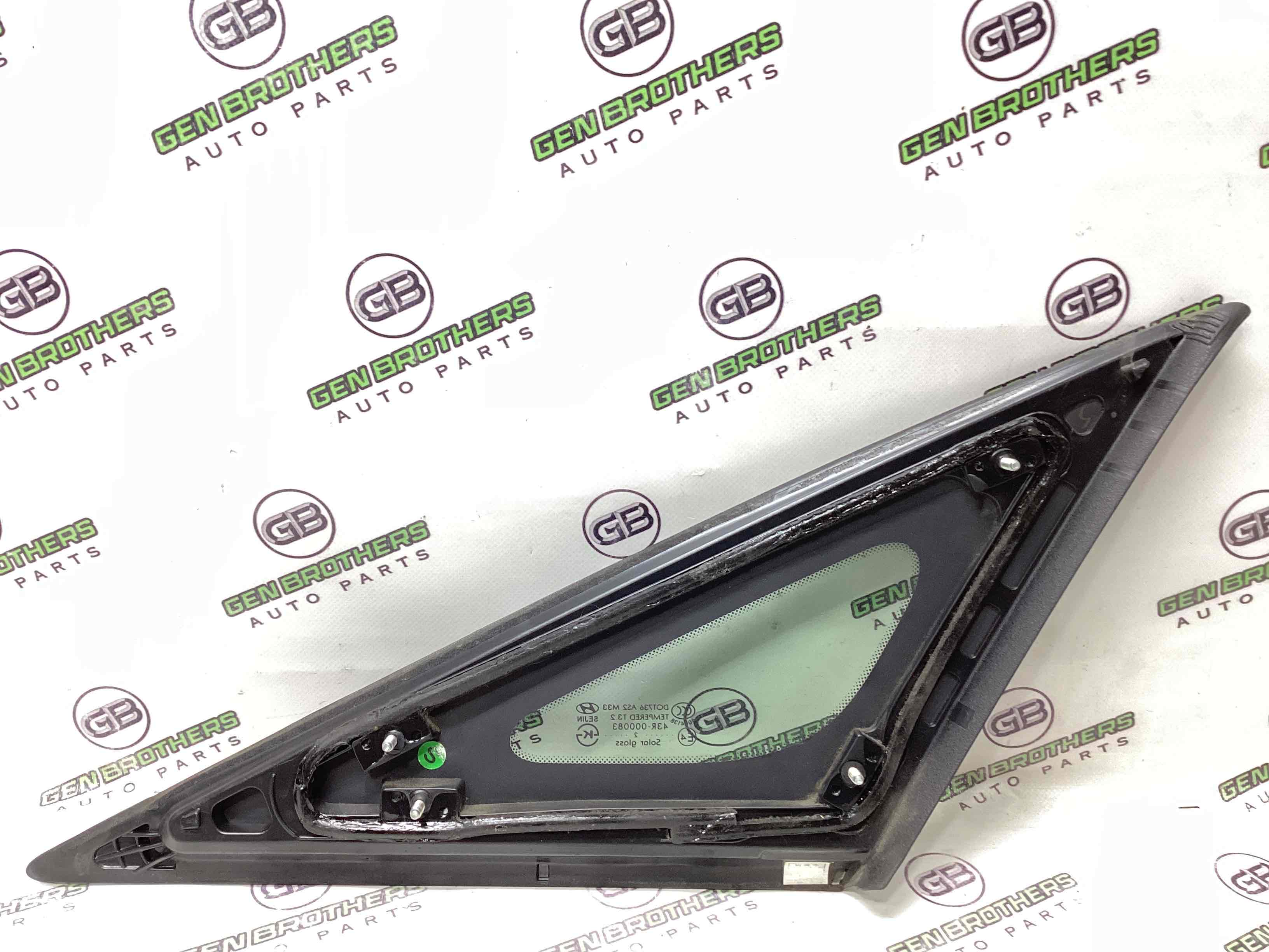 Скло кузовне бічне ліве