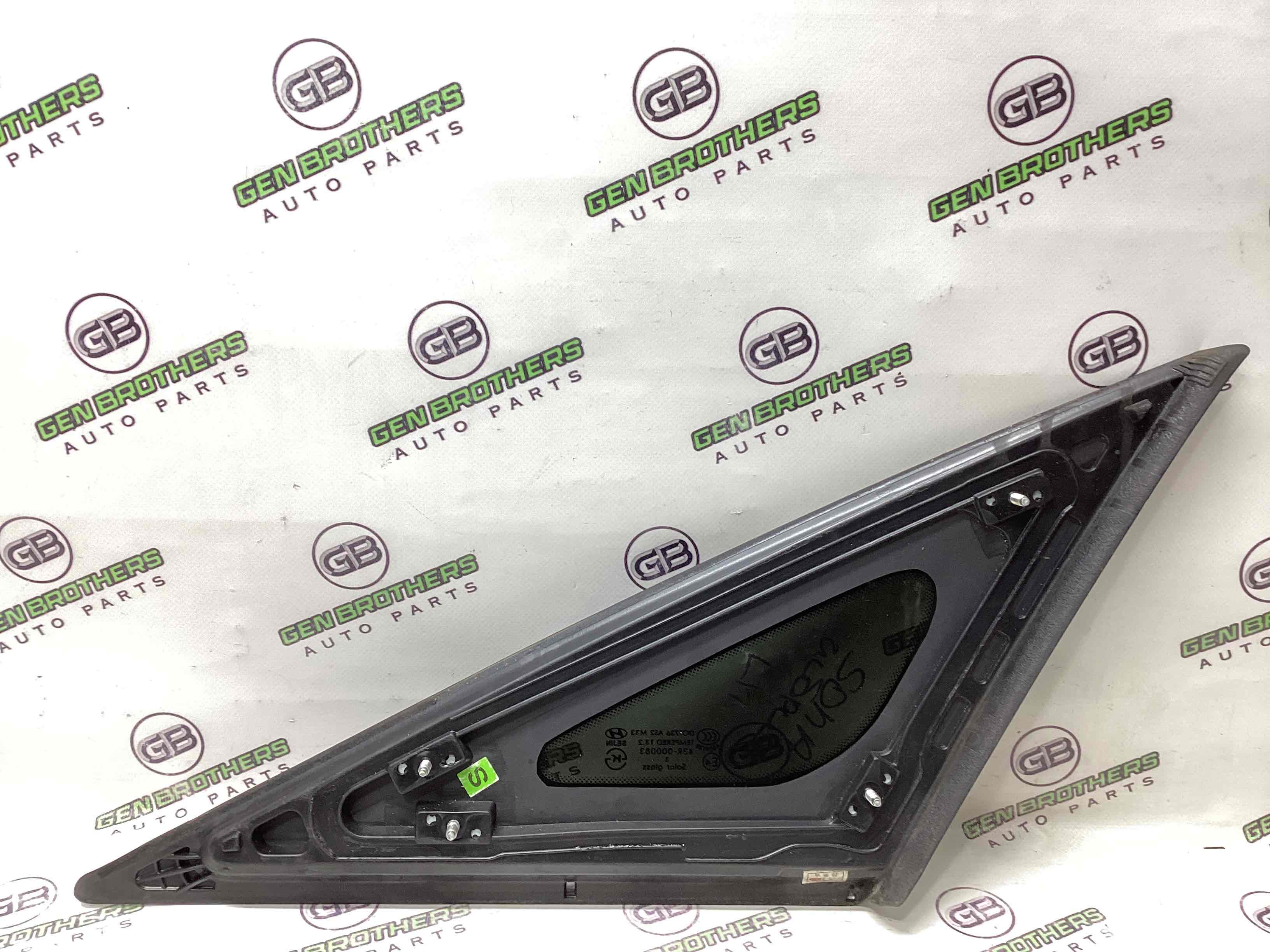 Скло кузовне бічне ліве