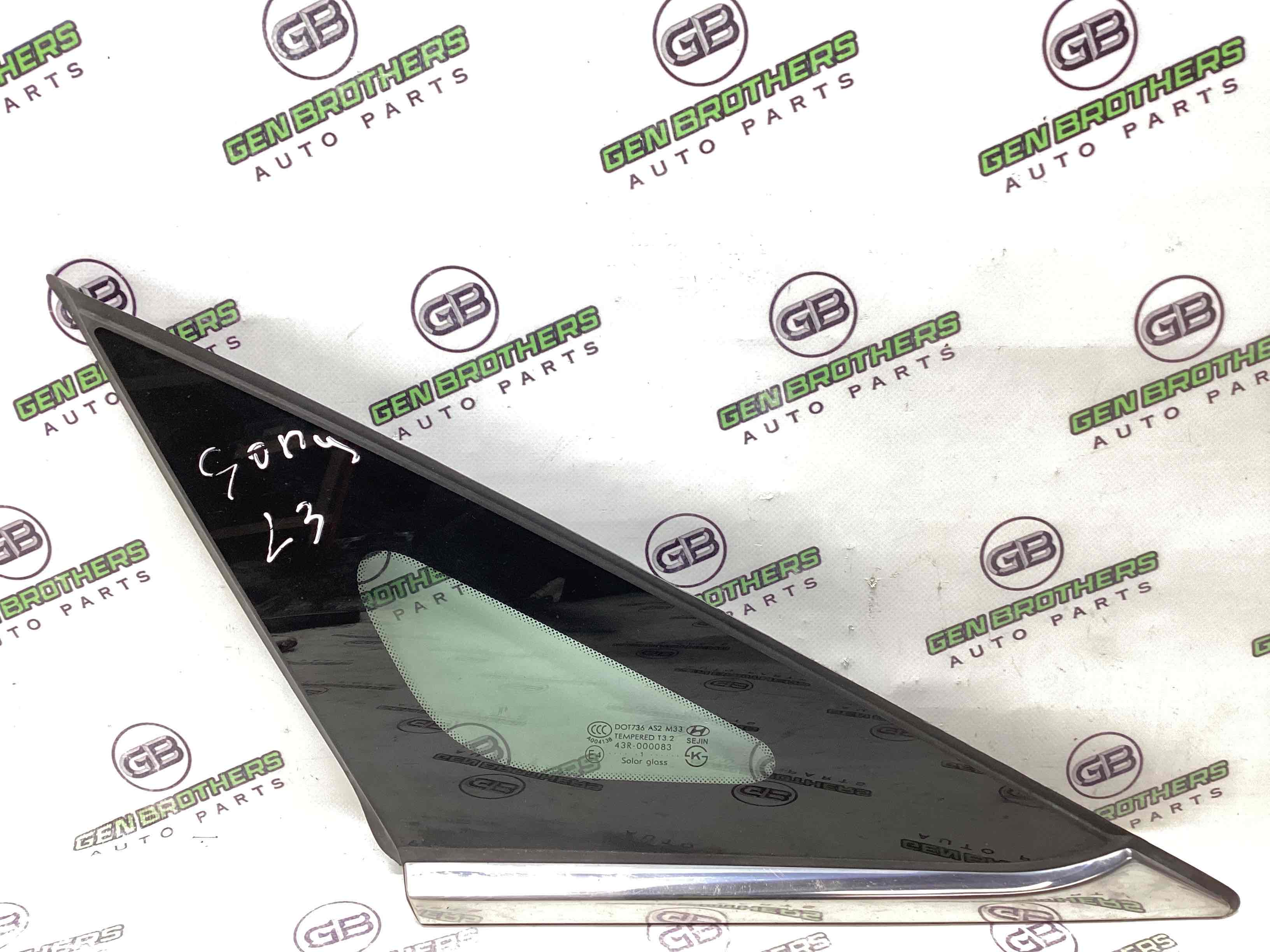 Скло кузовне бічне ліве