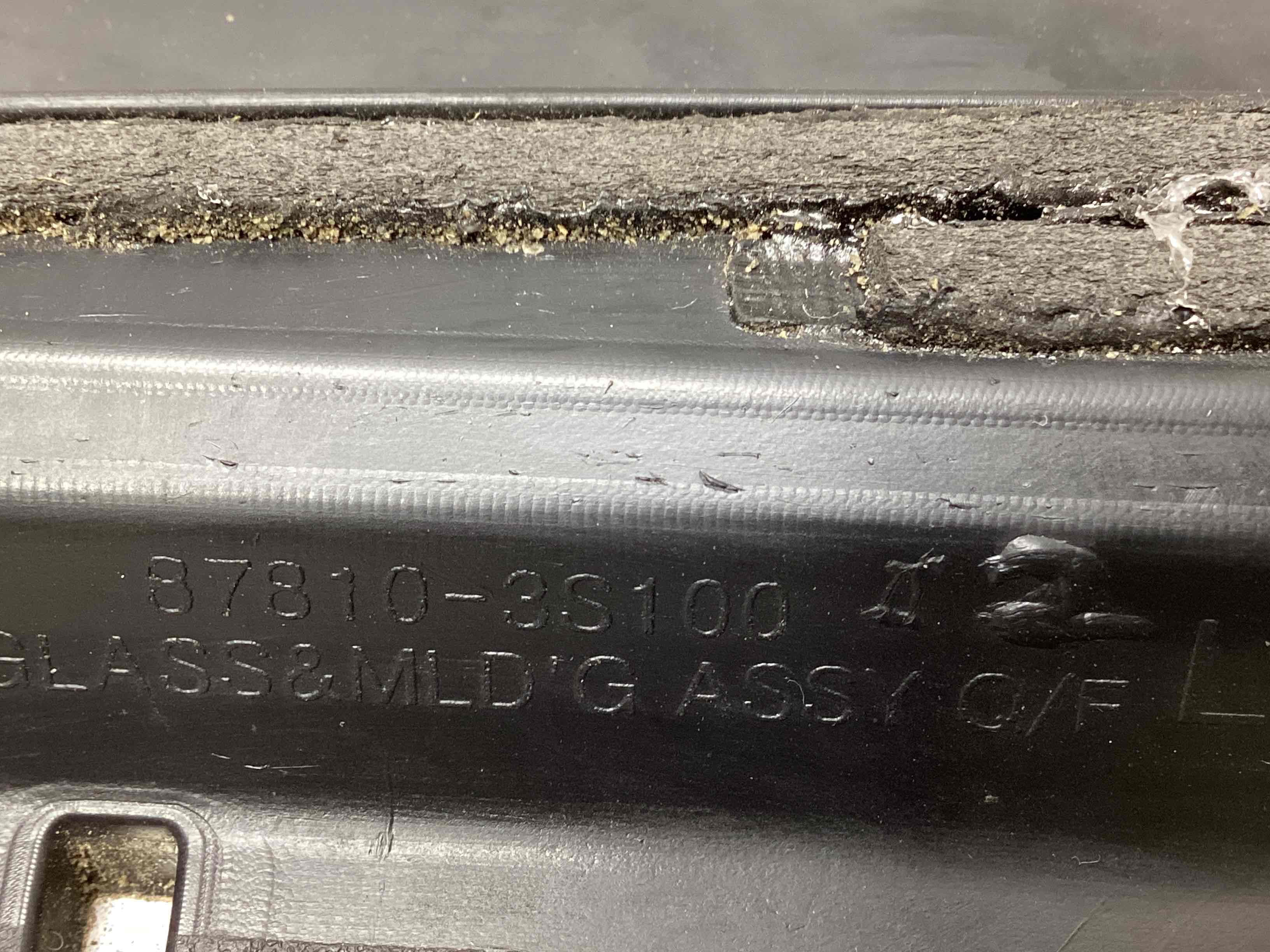 Скло кузовне бічне ліве