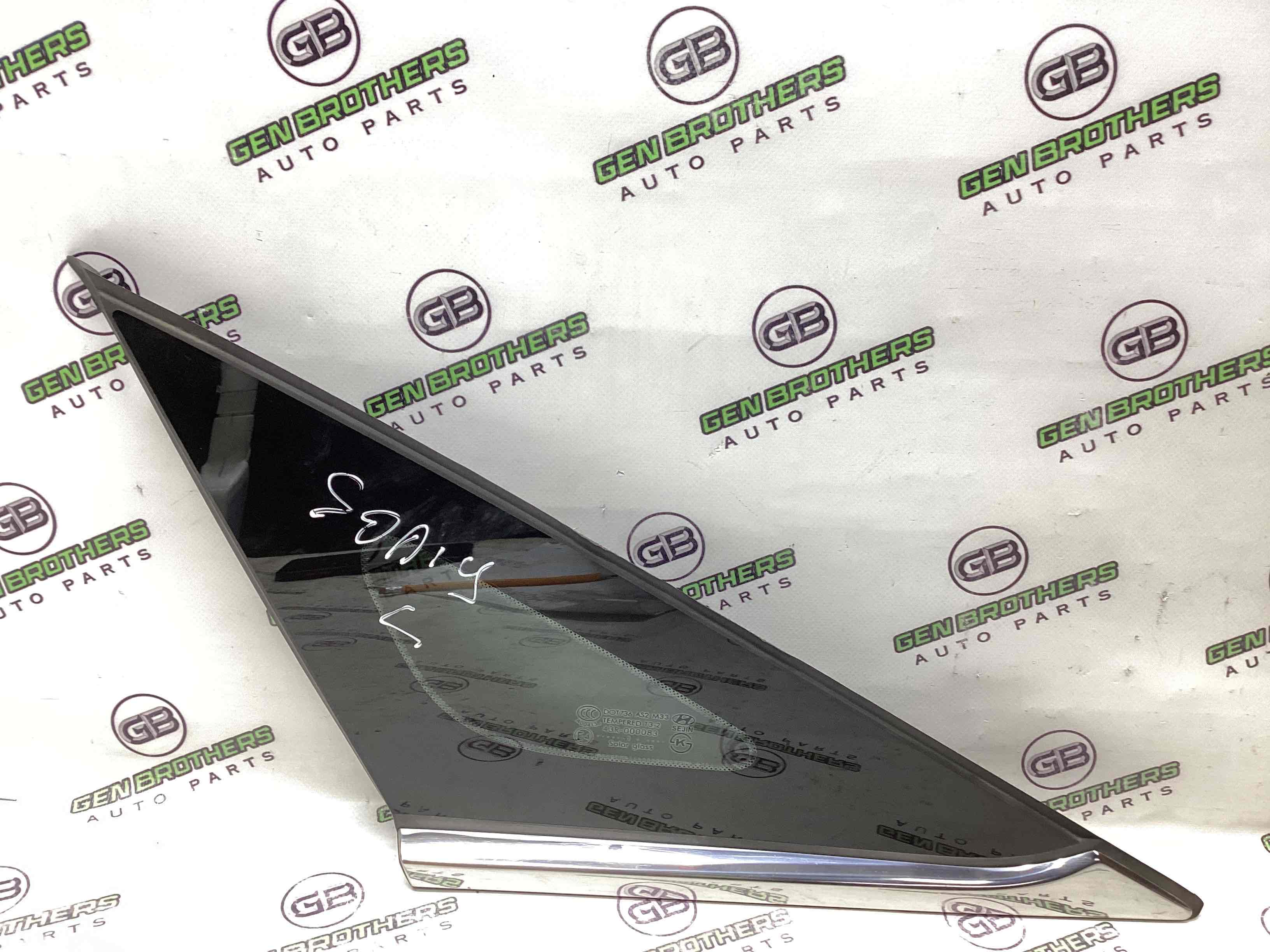 Скло кузовне бічне ліве