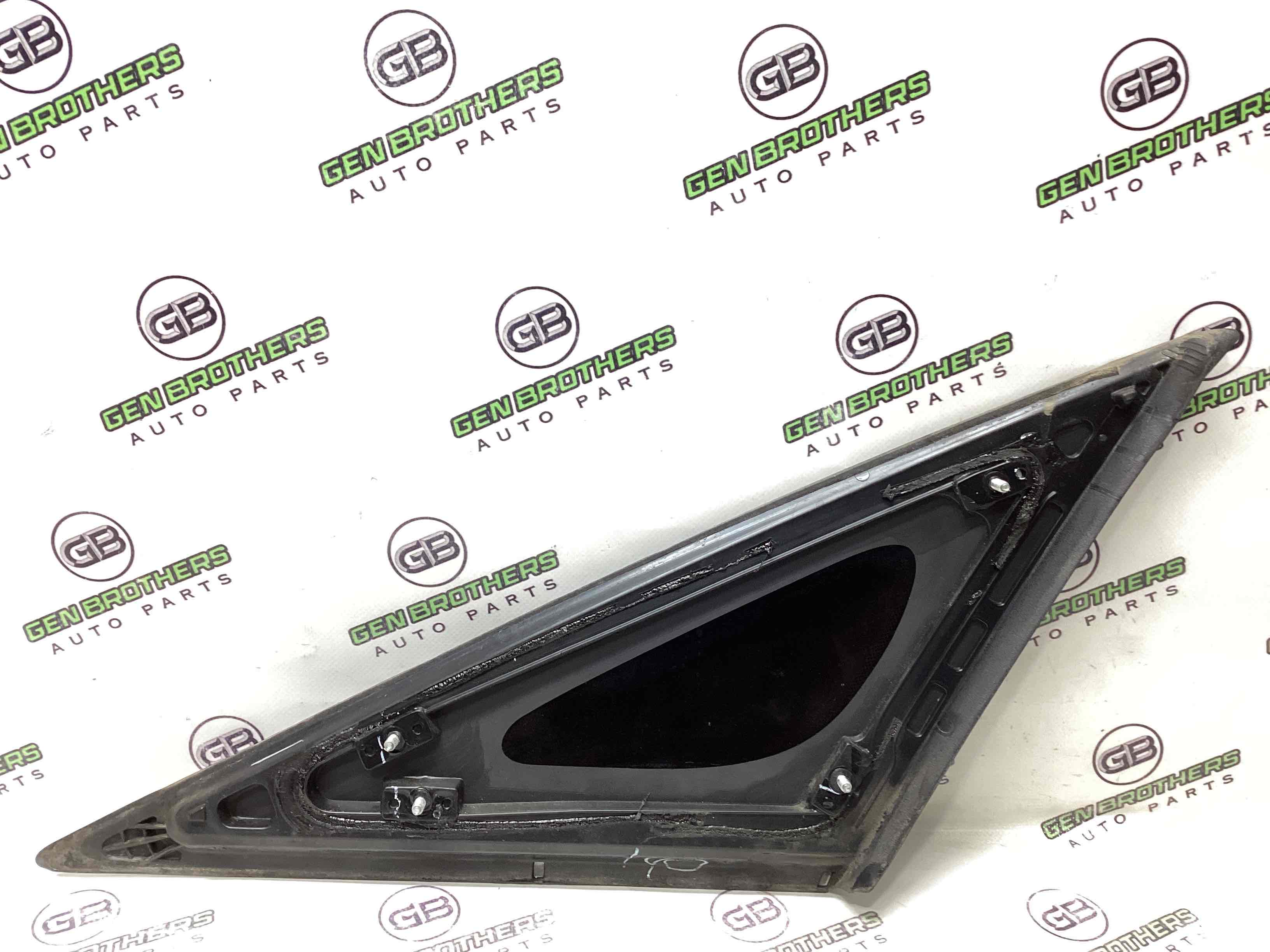 Скло кузовне бічне ліве