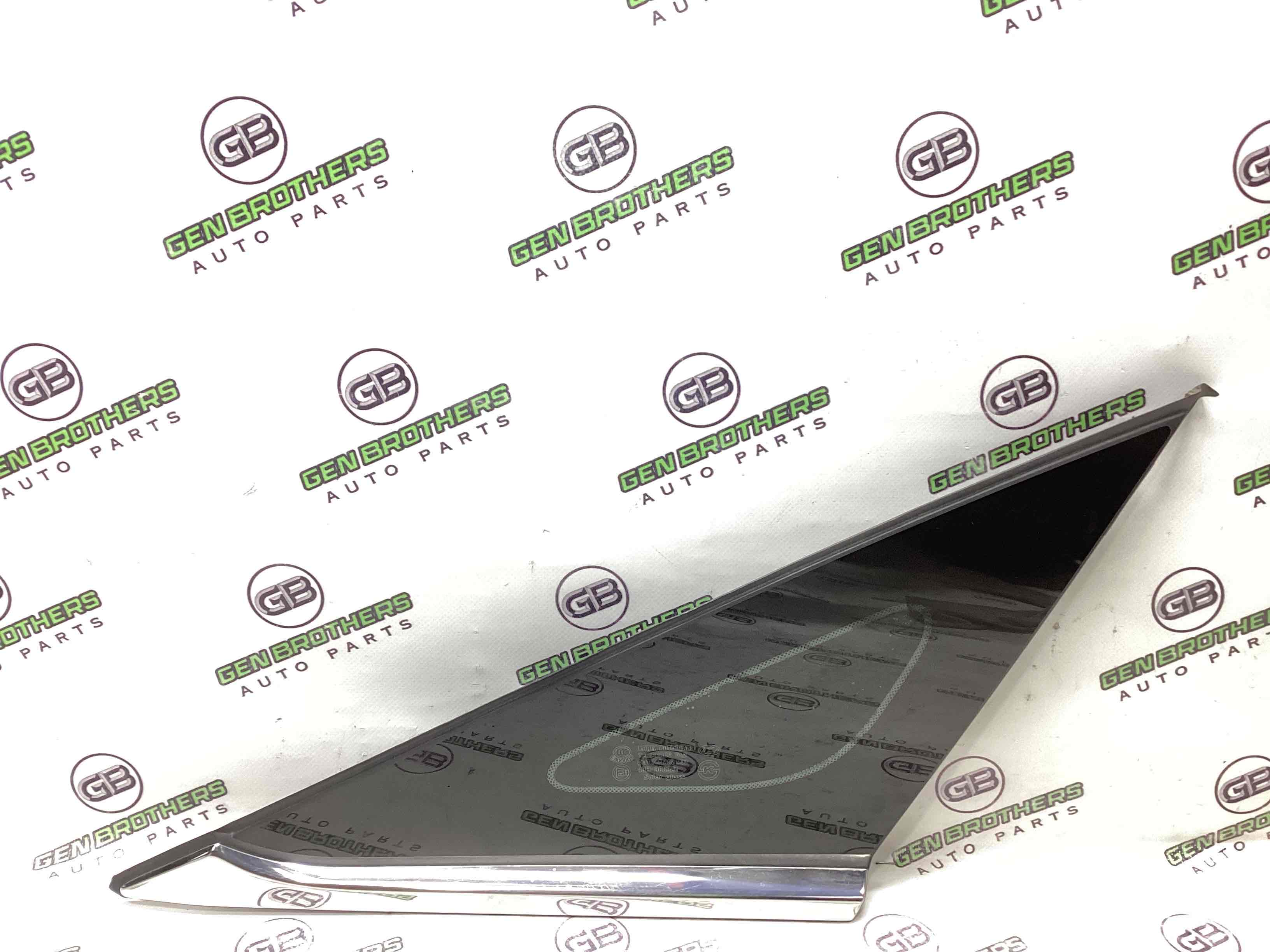 Скло кузовне бічне праве