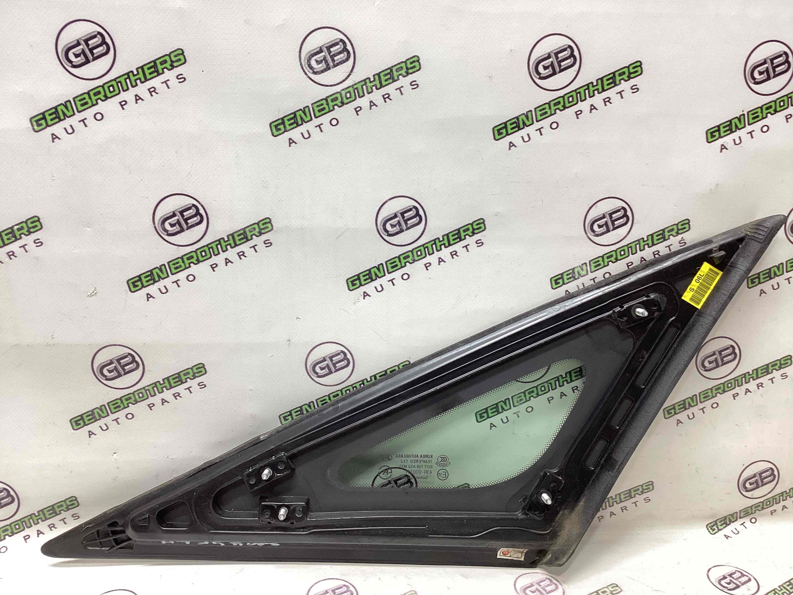 Скло кузовне бічне ліве