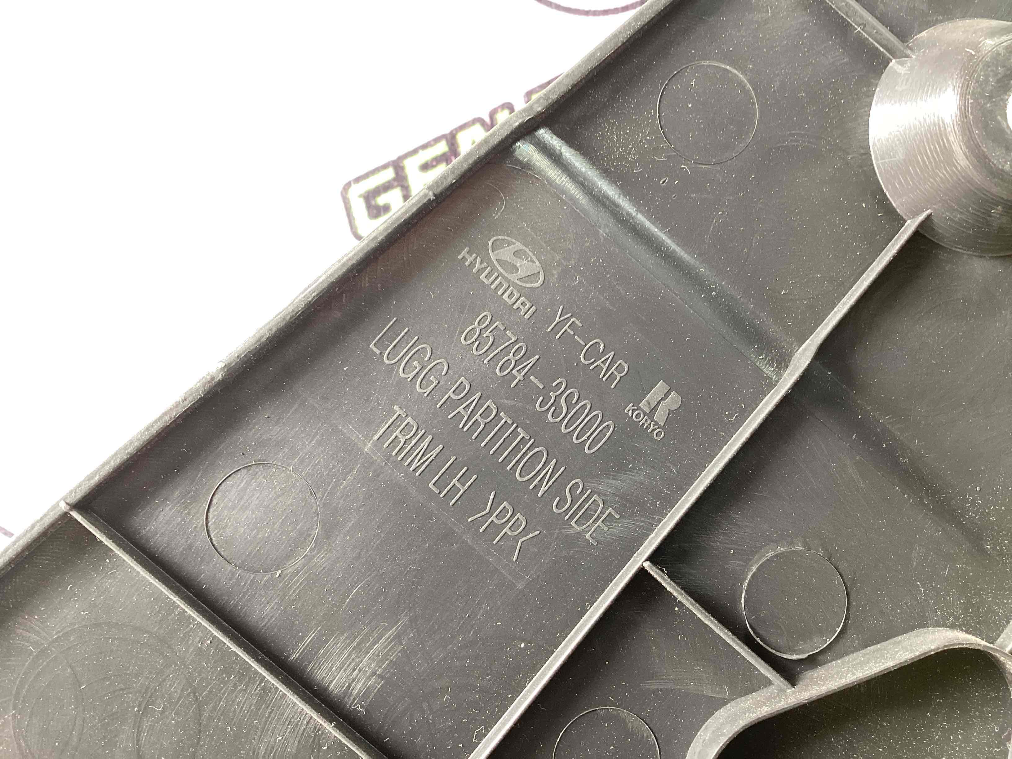 Елементи оздоблення багажника