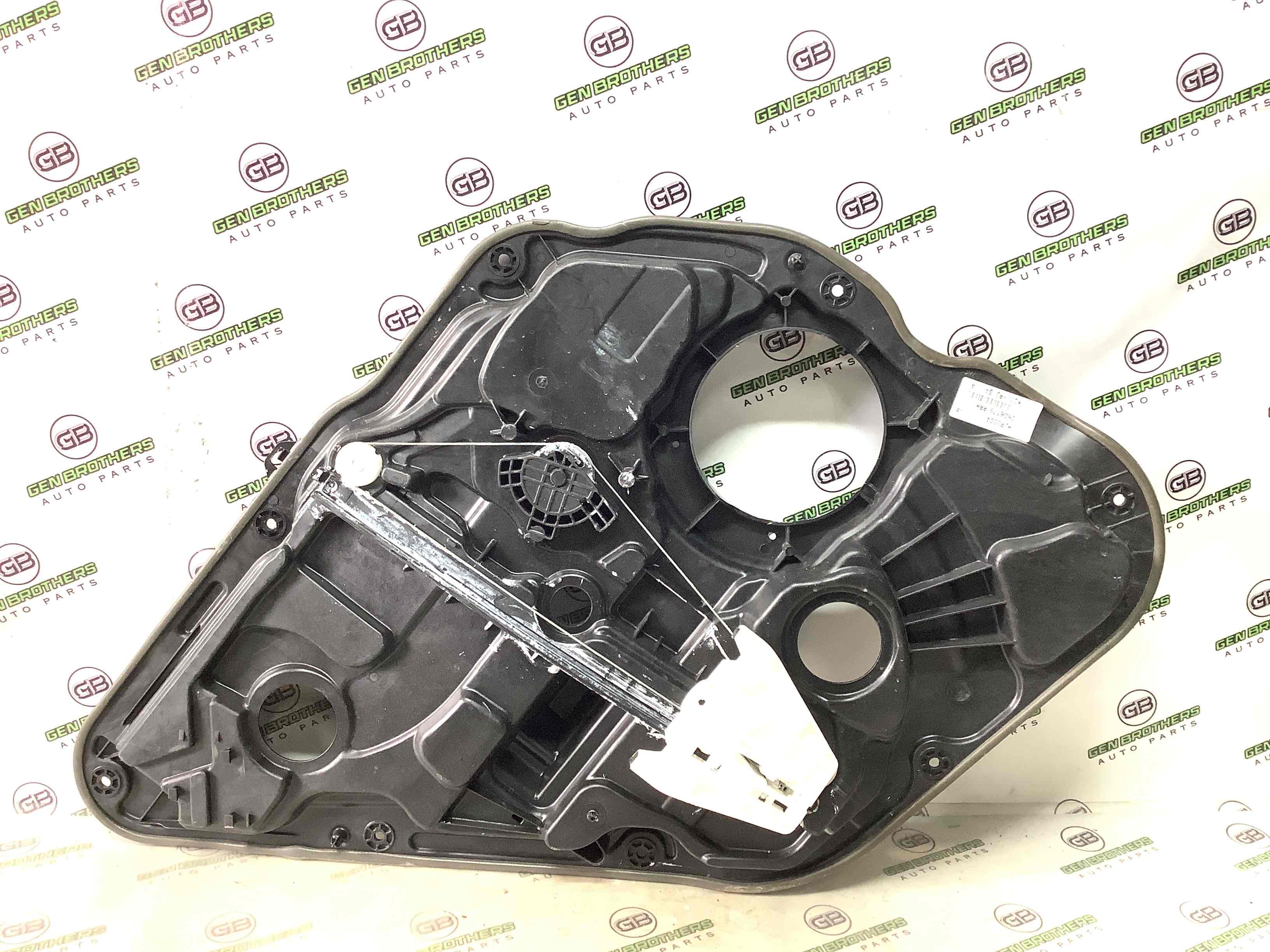 Склопідйомник задній правий