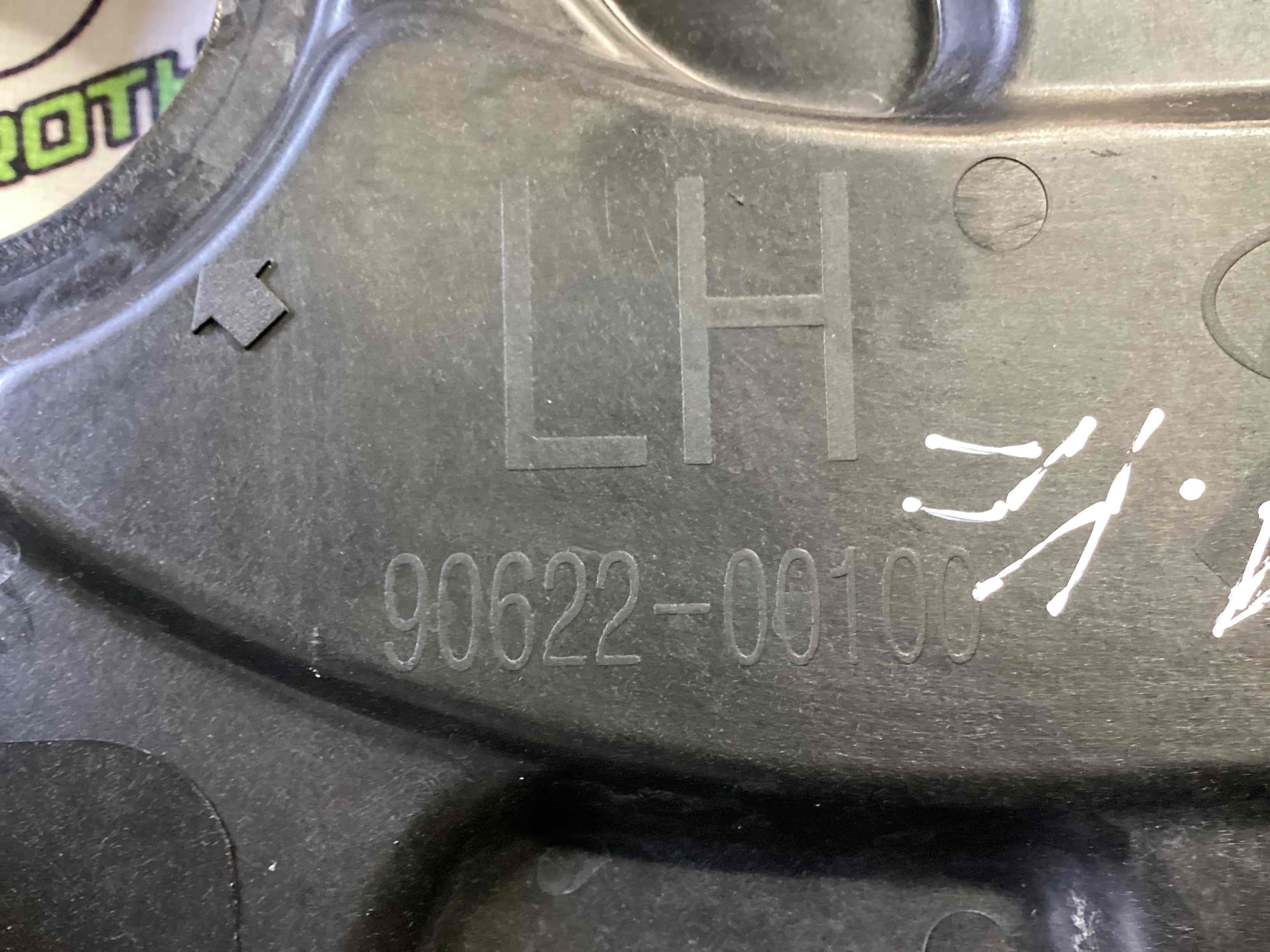 Склопідйомник задній лівий