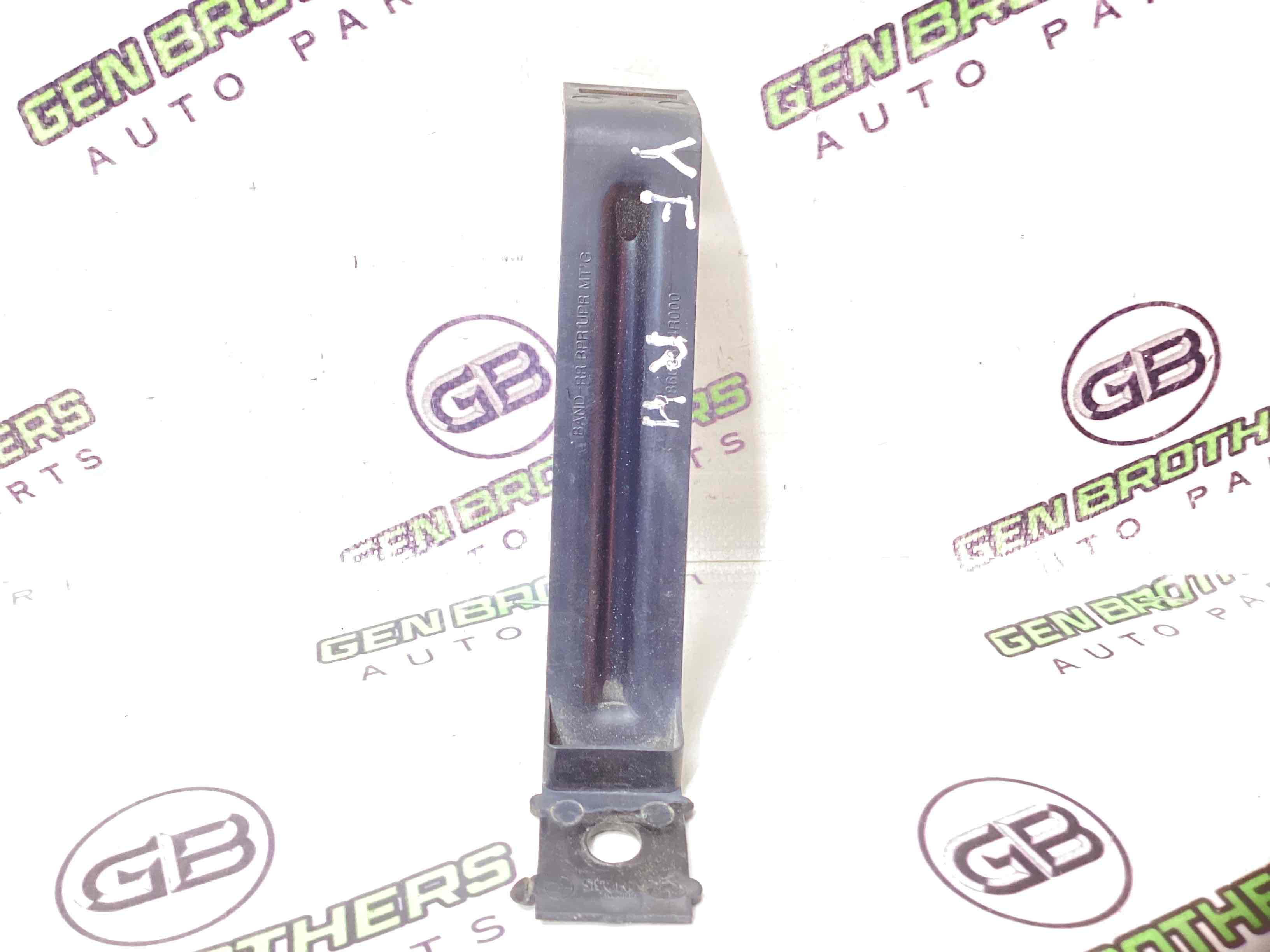 Кріплення заднього бампера праве