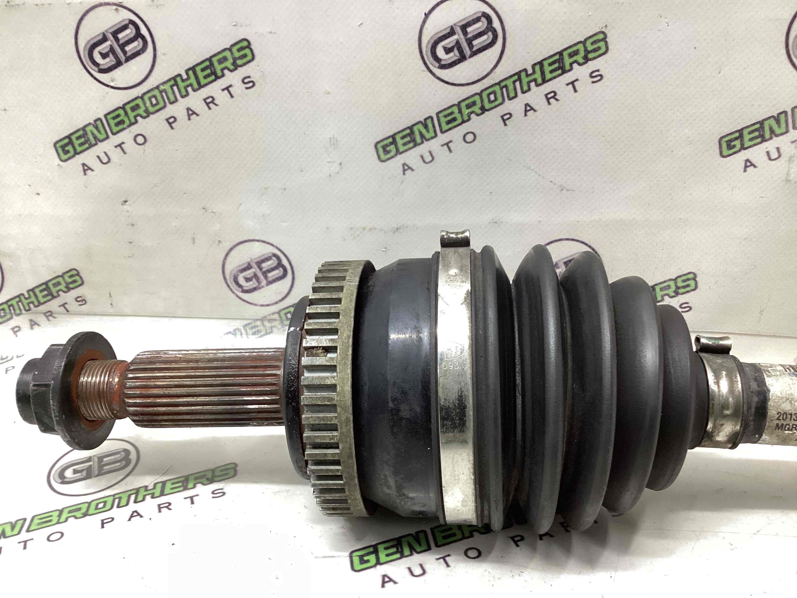 Піввісь передня права (привідний вал, ШРУС)