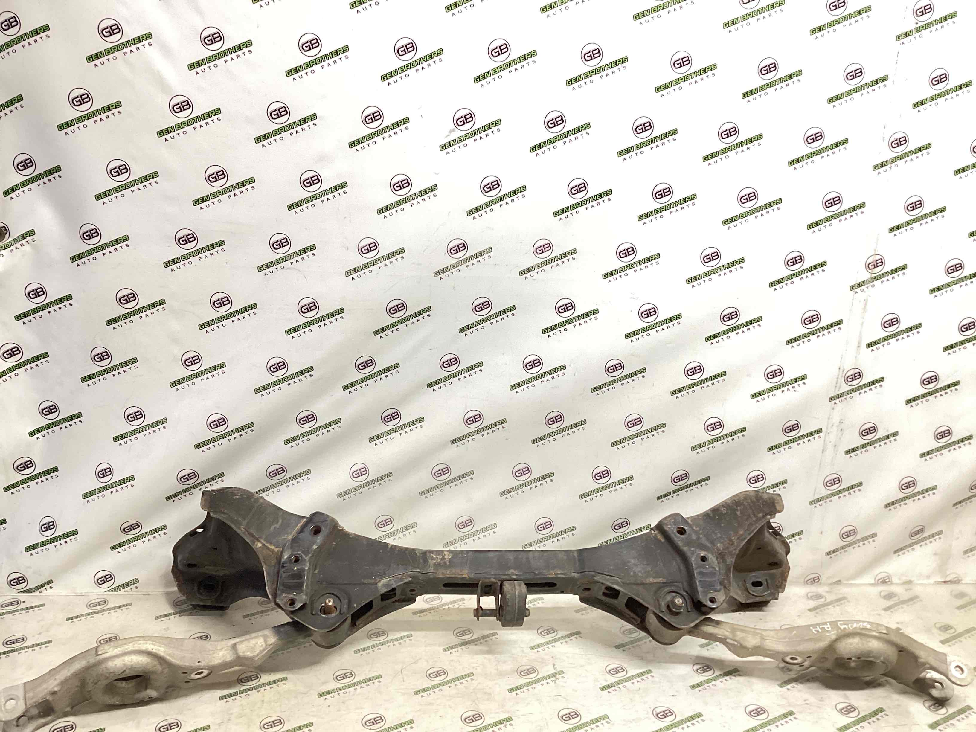 Балка підвіски задня підрамник