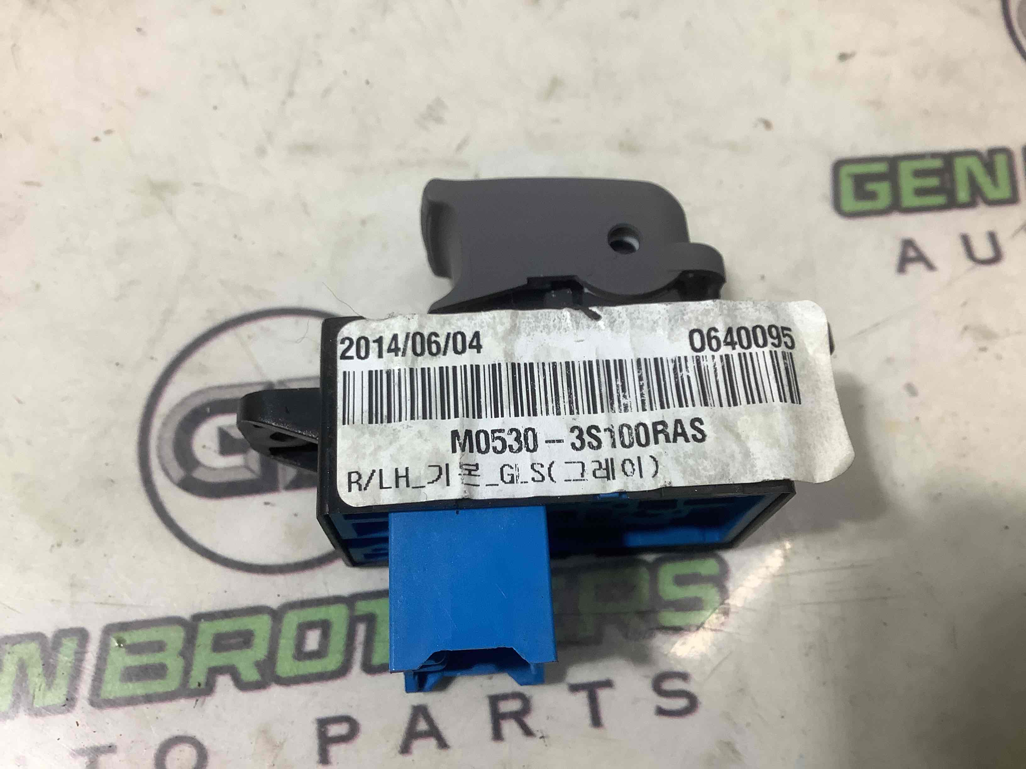 Кнопки управления стеклоподъемниками