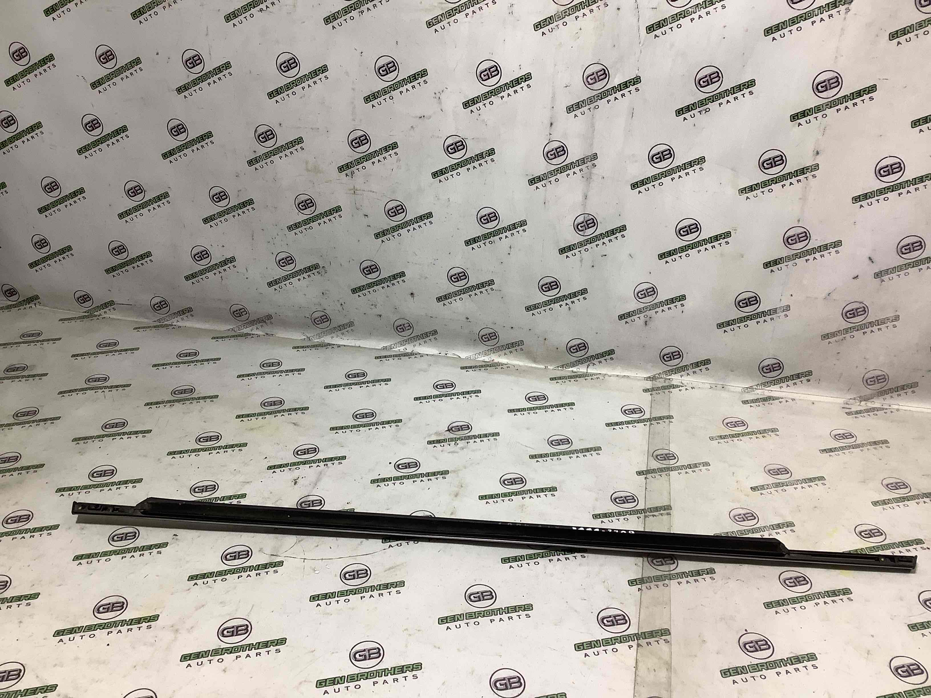 Ущільнювач скла, двері