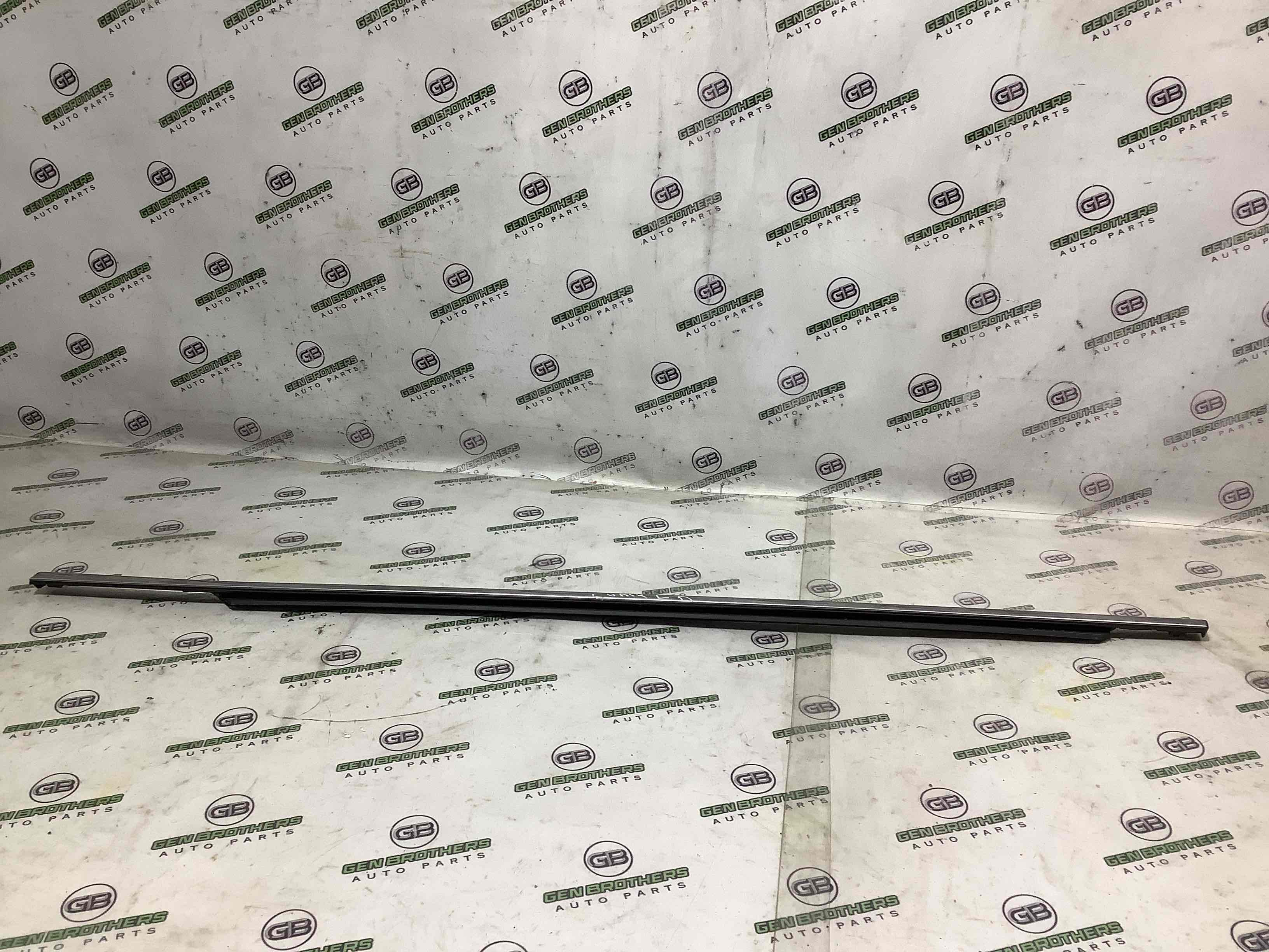 Ущільнювач скла, двері