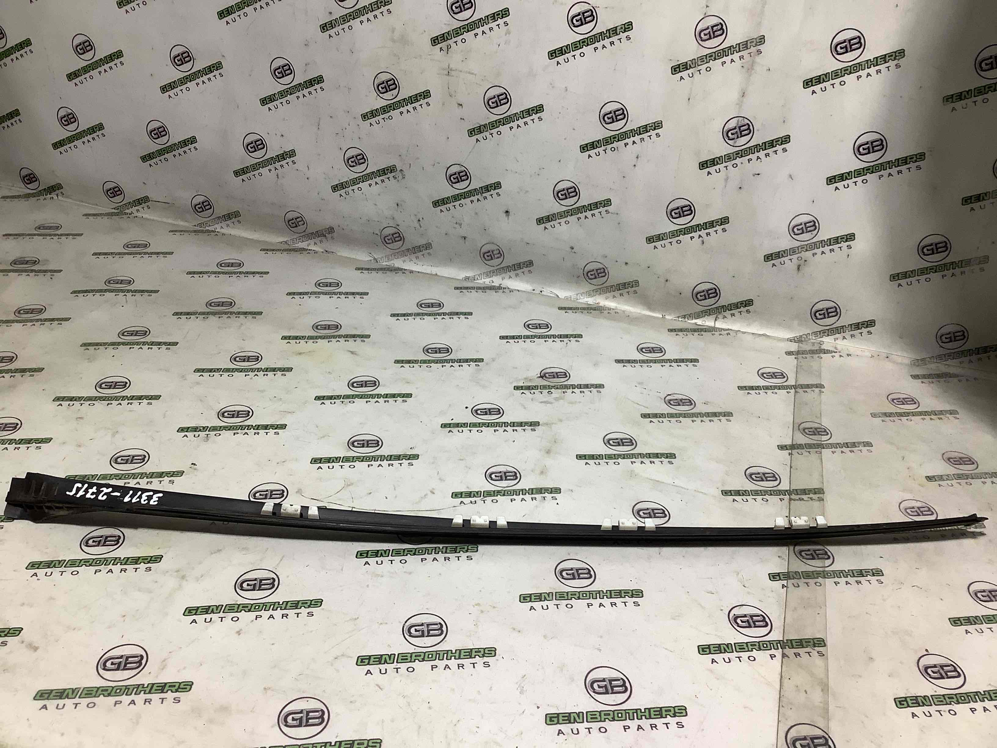 Молдинг лобового скла