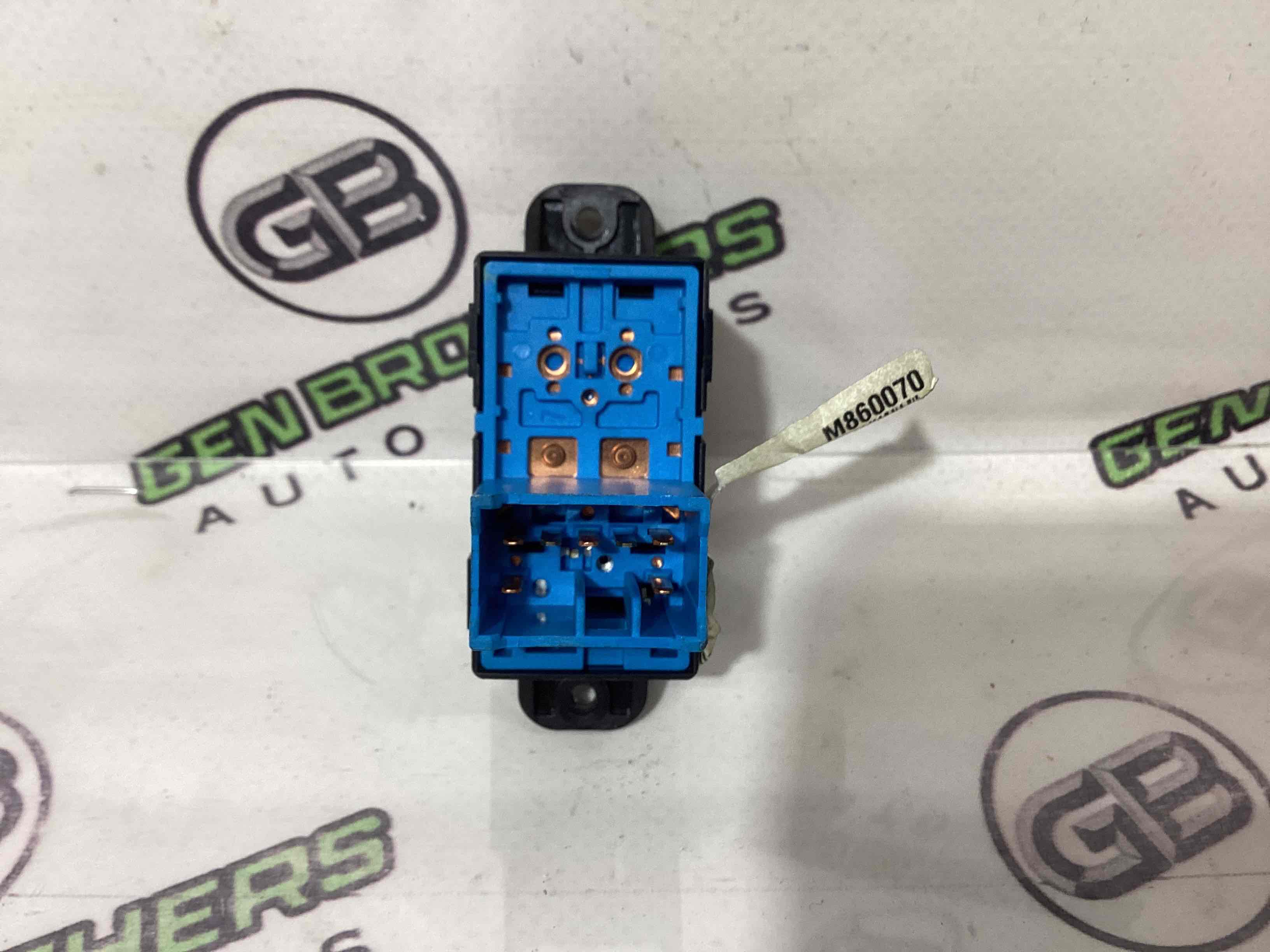 Кнопки керування склопідйомниками