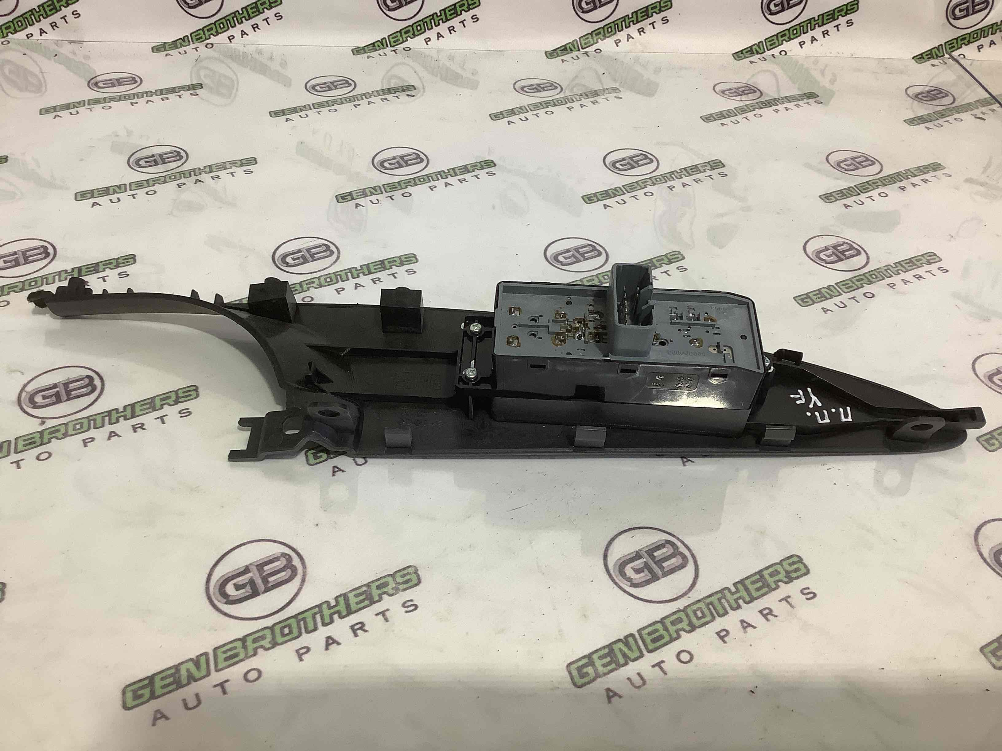 Кнопки керування склопідйомниками