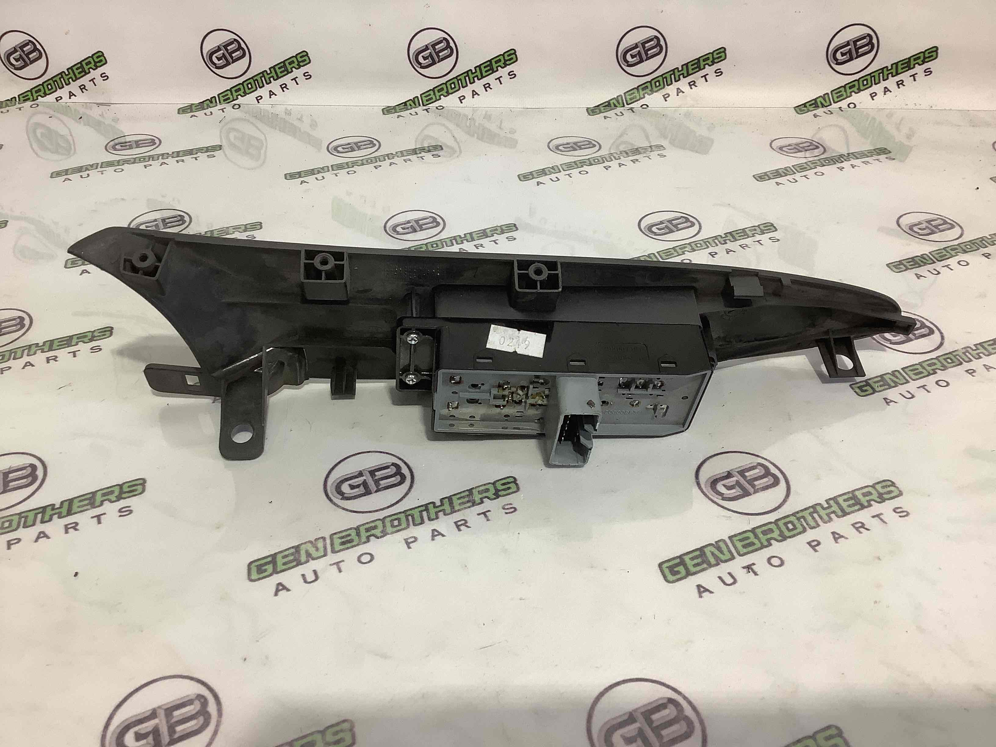 Кнопки керування склопідйомниками