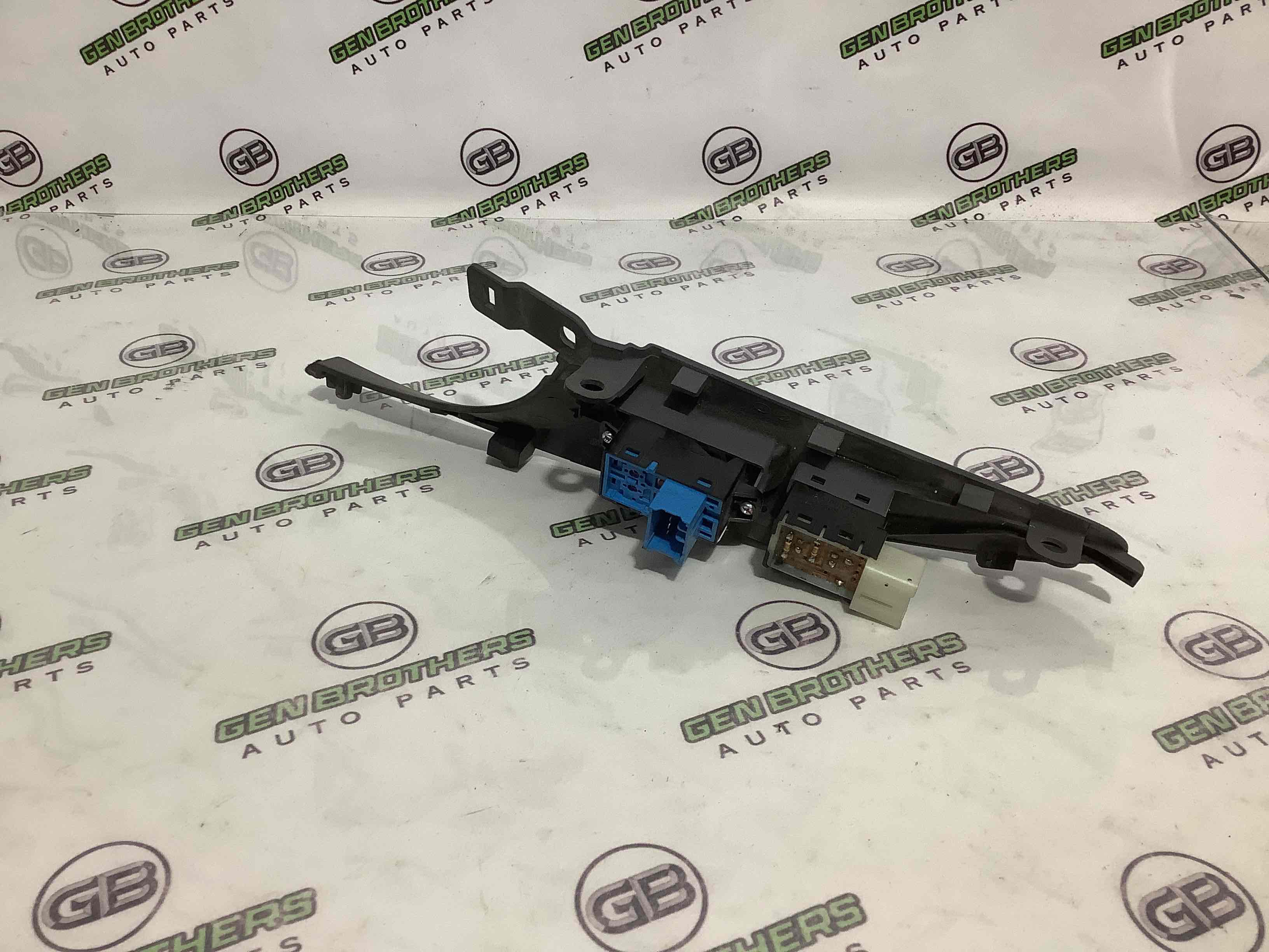 Кнопки керування склопідйомниками