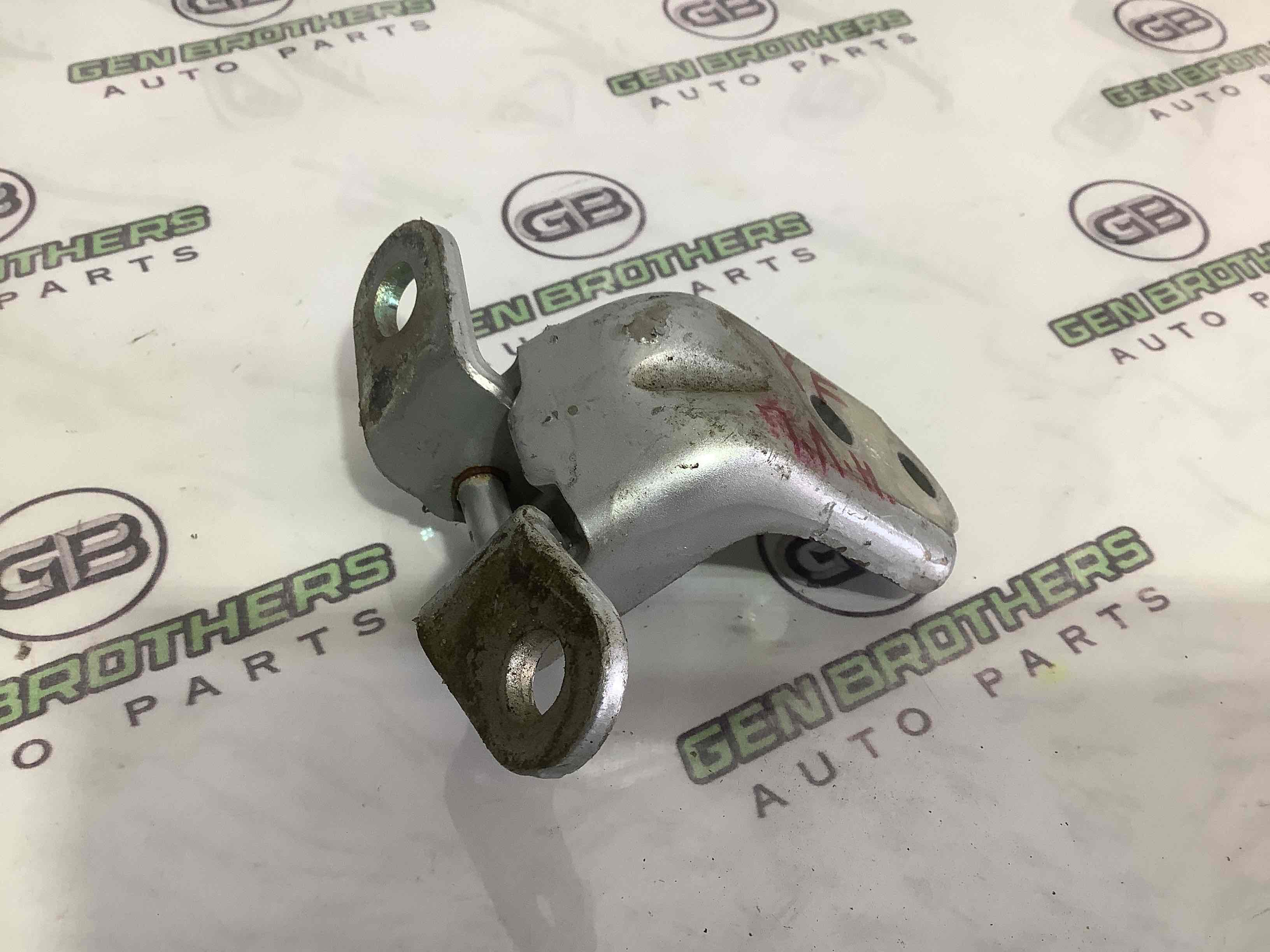 Петля двери, замок двери