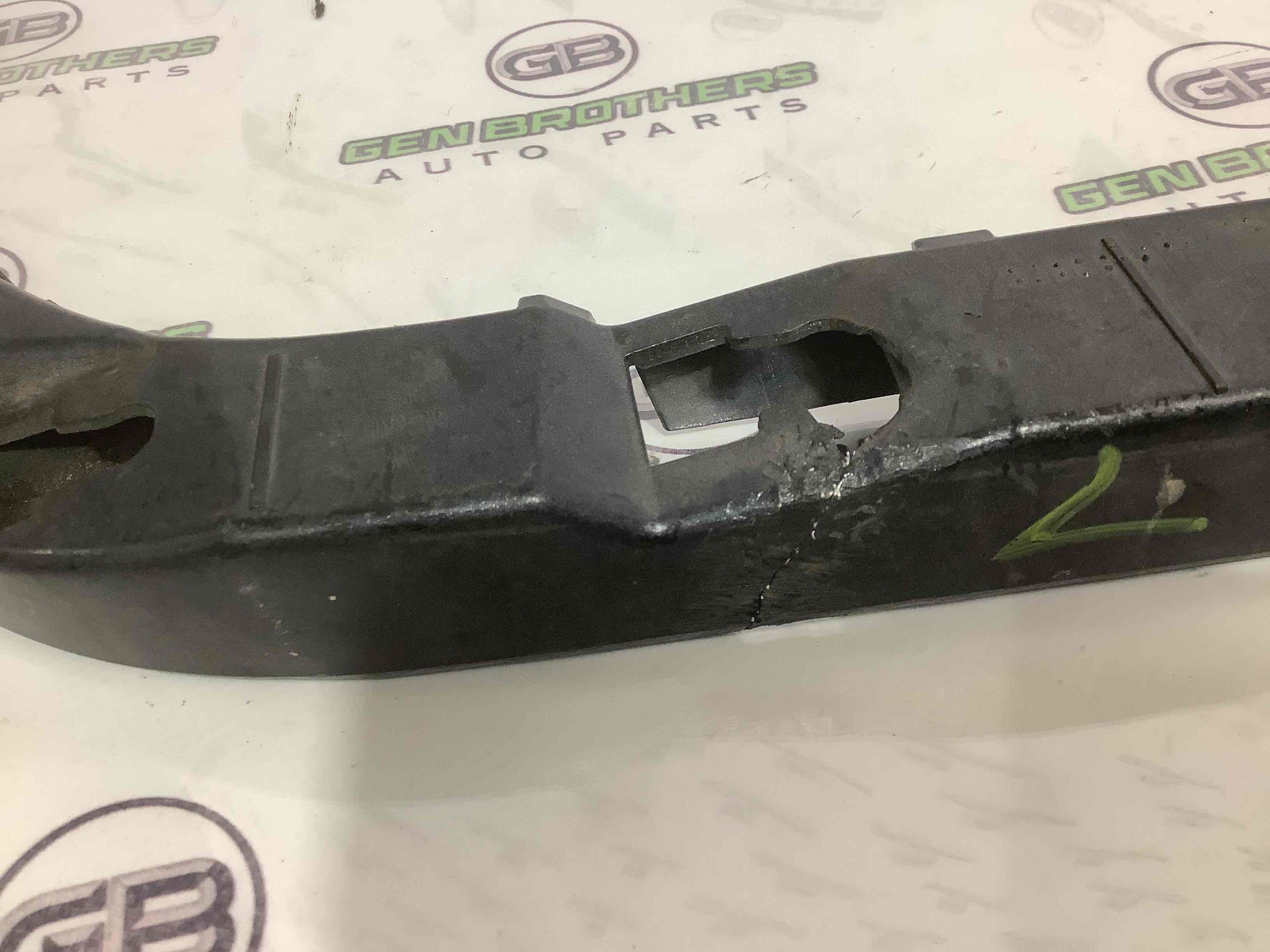 Кріплення заднього бампера ліве