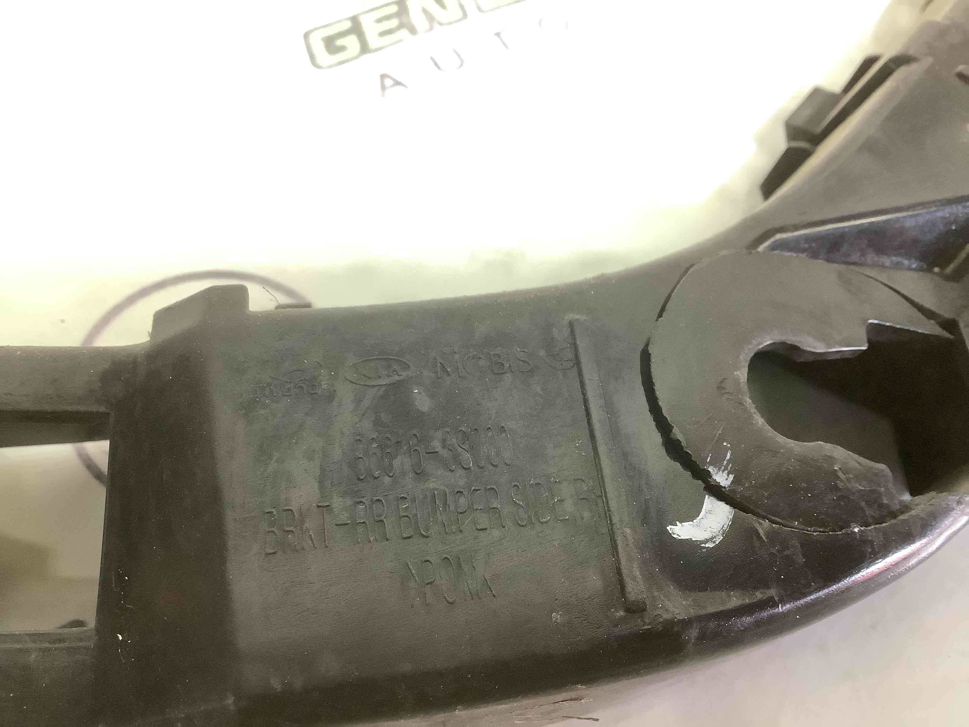 Кріплення заднього бампера праве