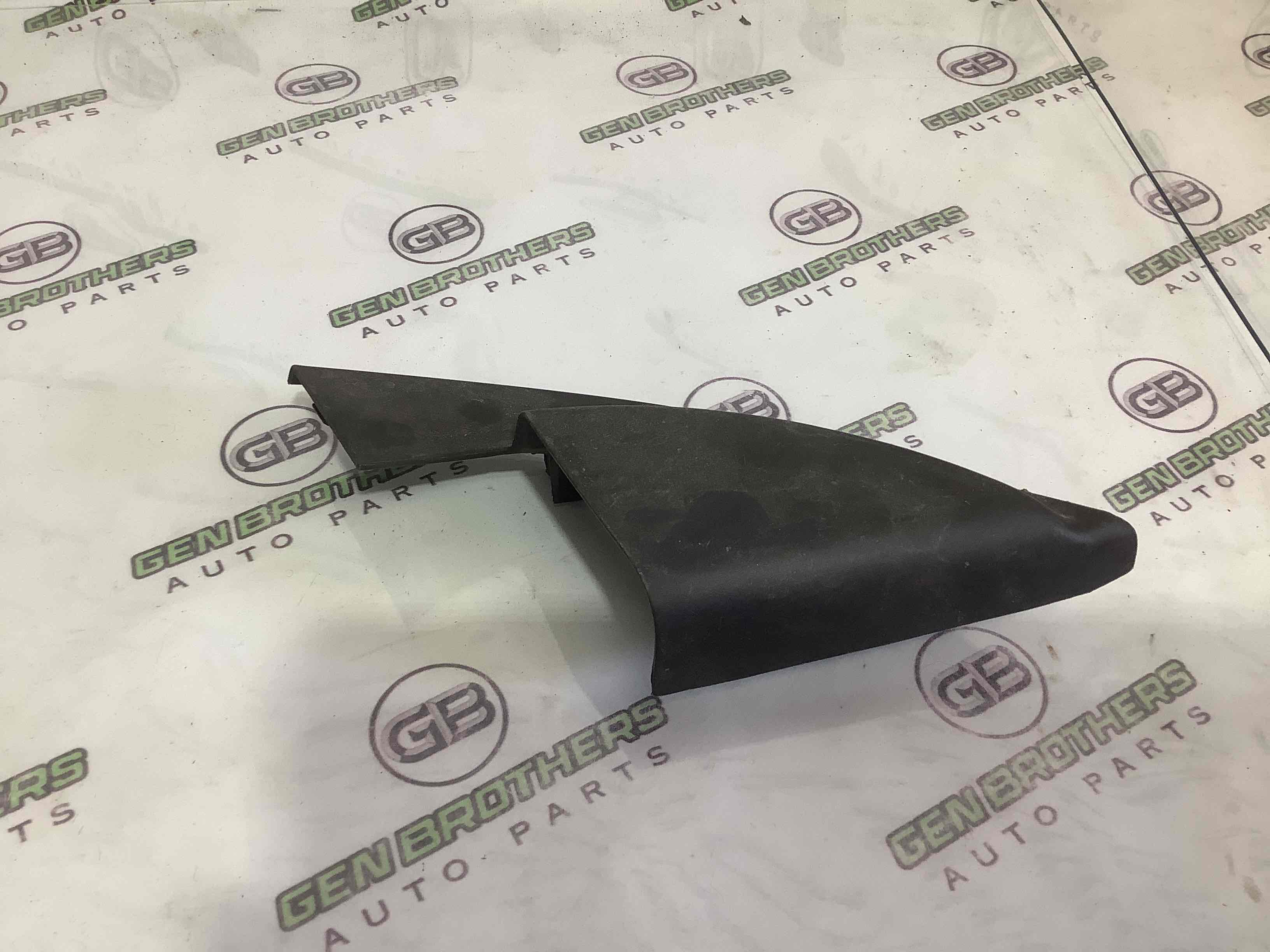 Корпус, накладка, кріплення правого дзеркала