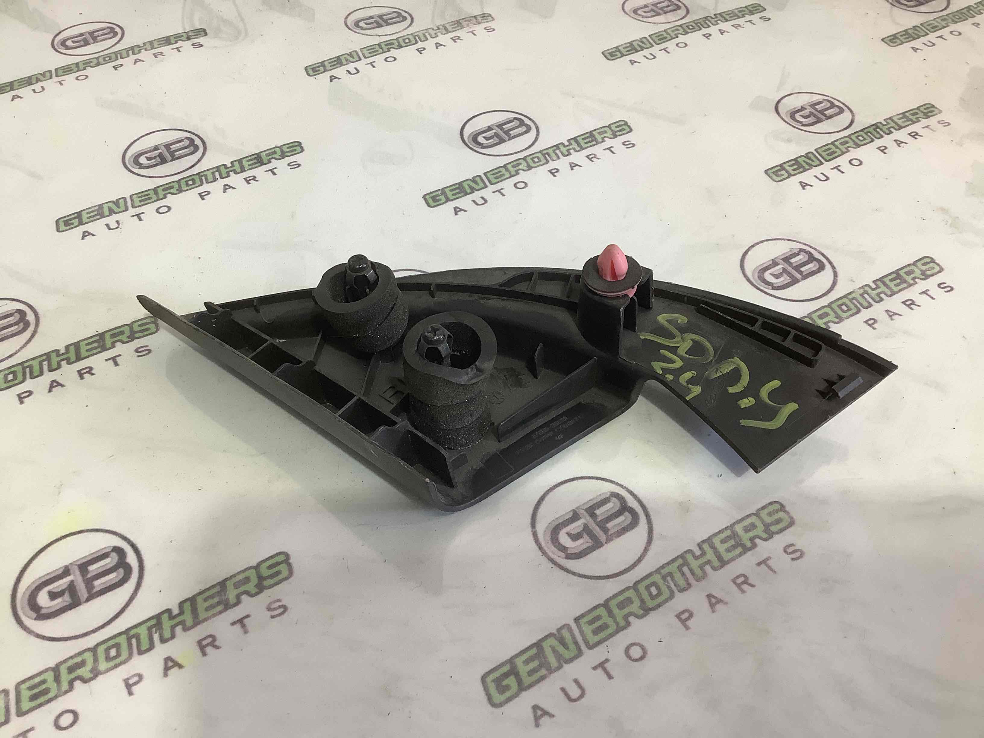 Корпус, накладка, кріплення правого дзеркала