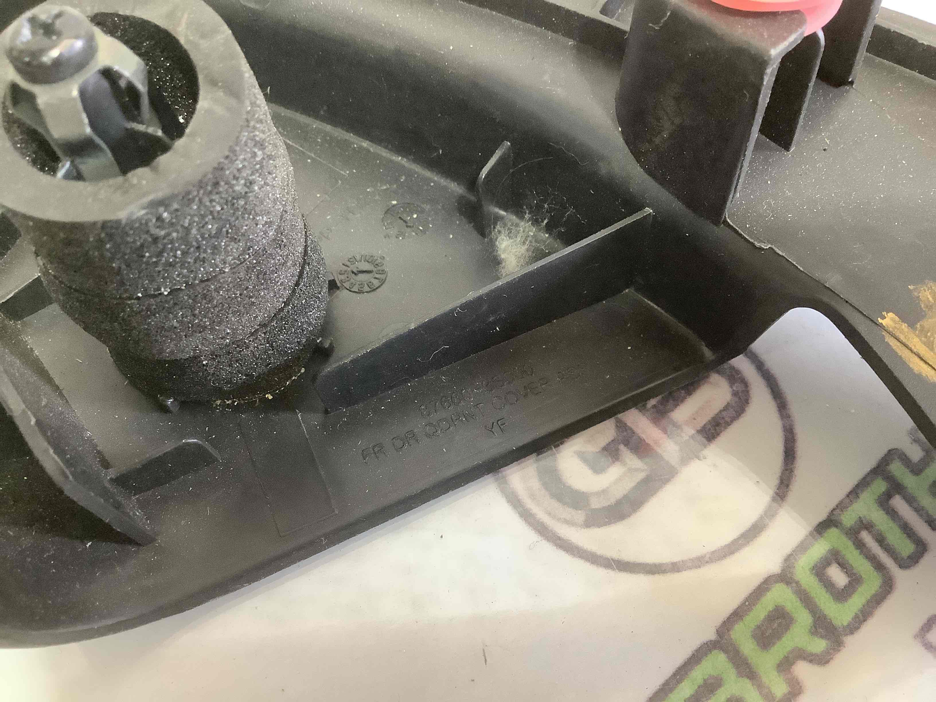 Корпус, накладка, кріплення правого дзеркала