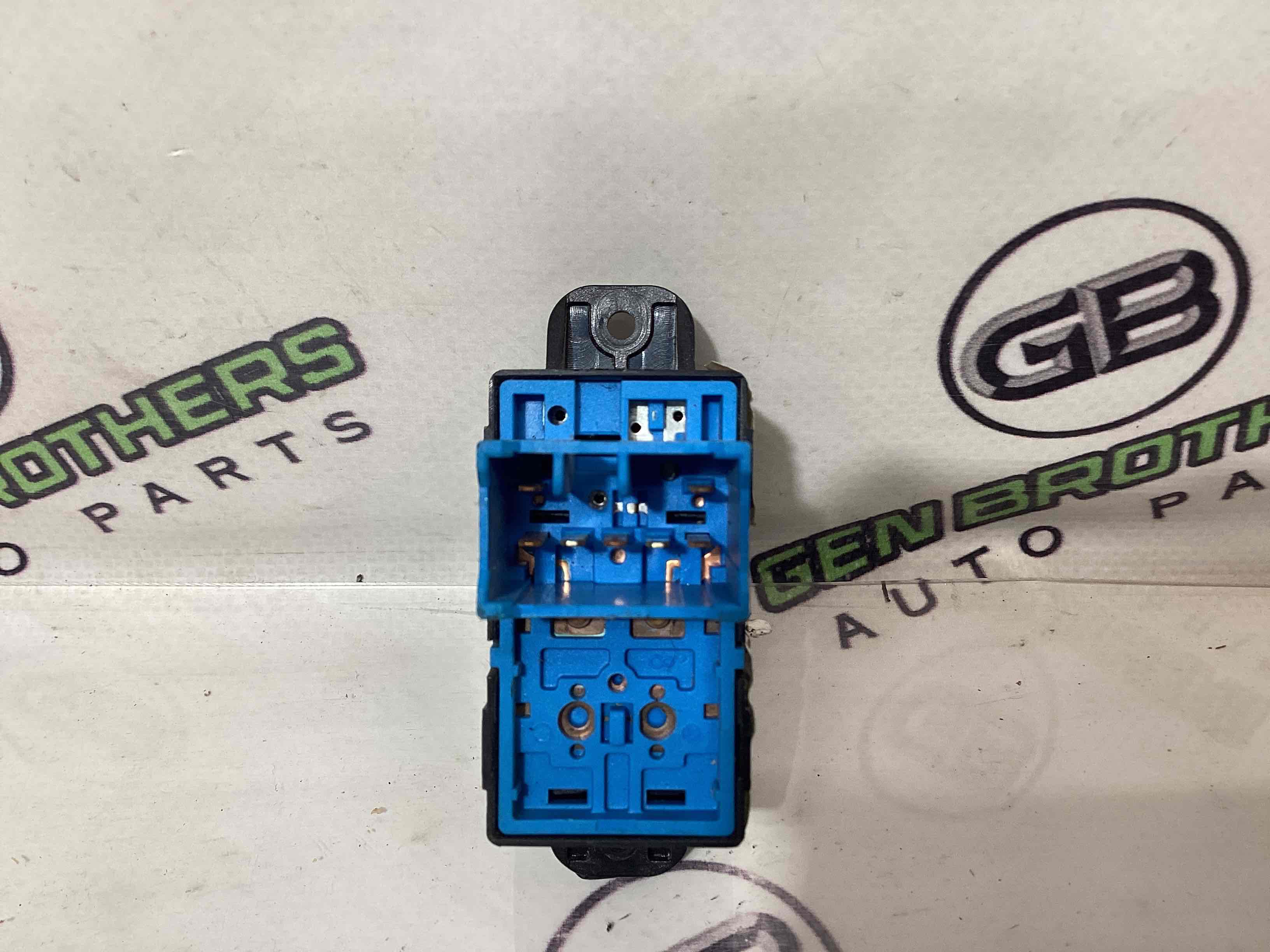 Кнопки керування склопідйомниками