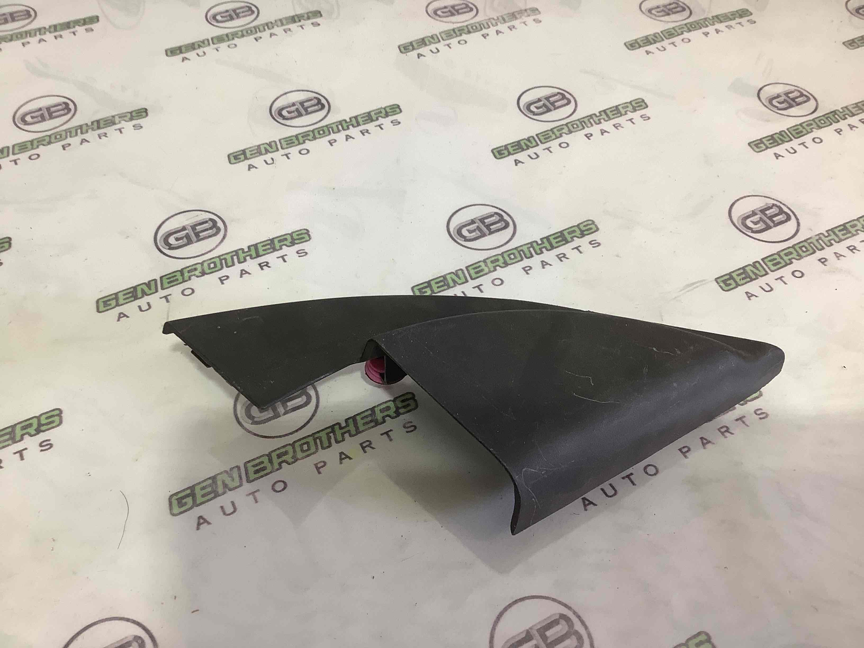 Корпус, накладка, кріплення правого дзеркала