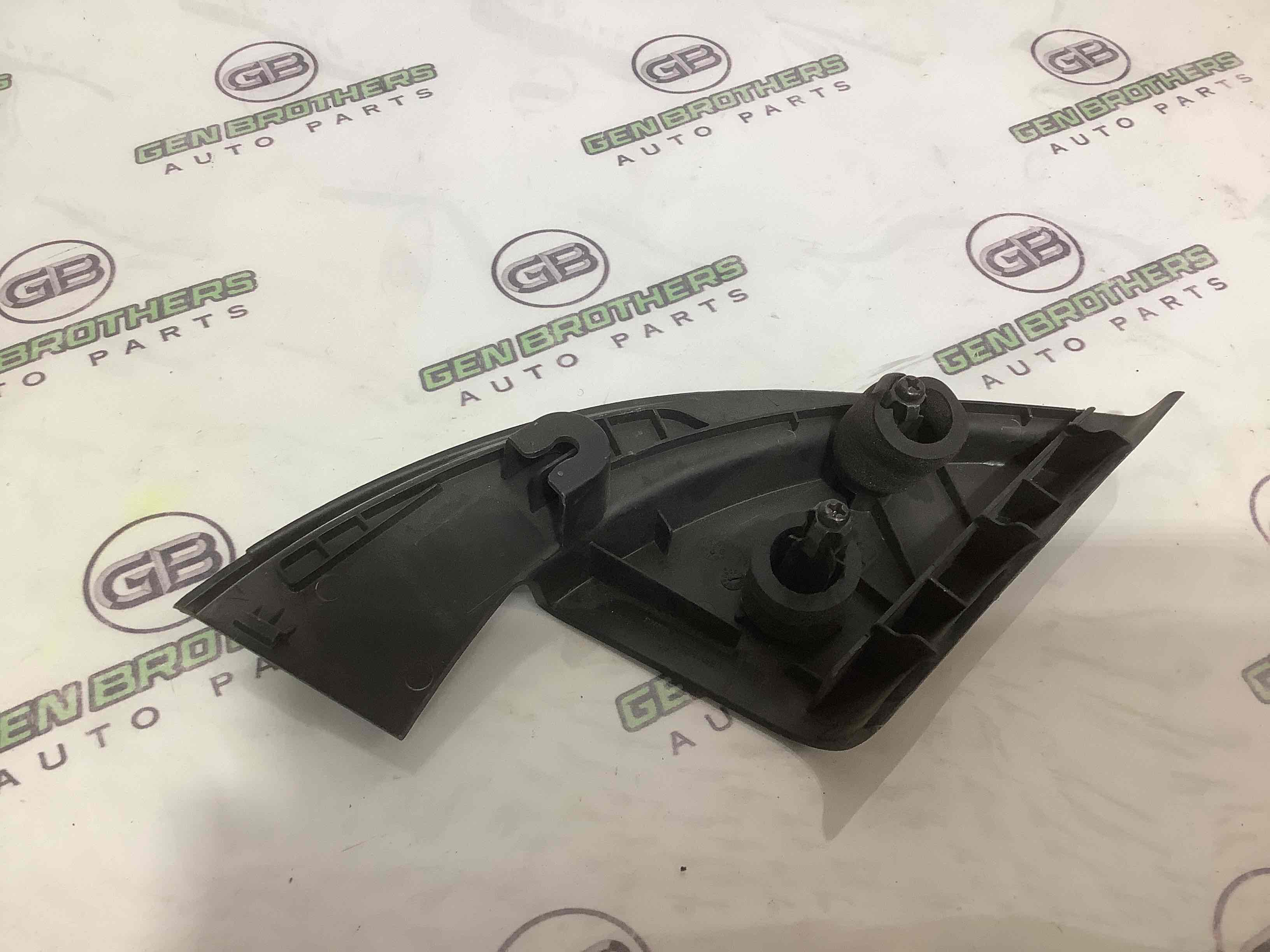 Корпус, накладка, кріплення лівого дзеркала