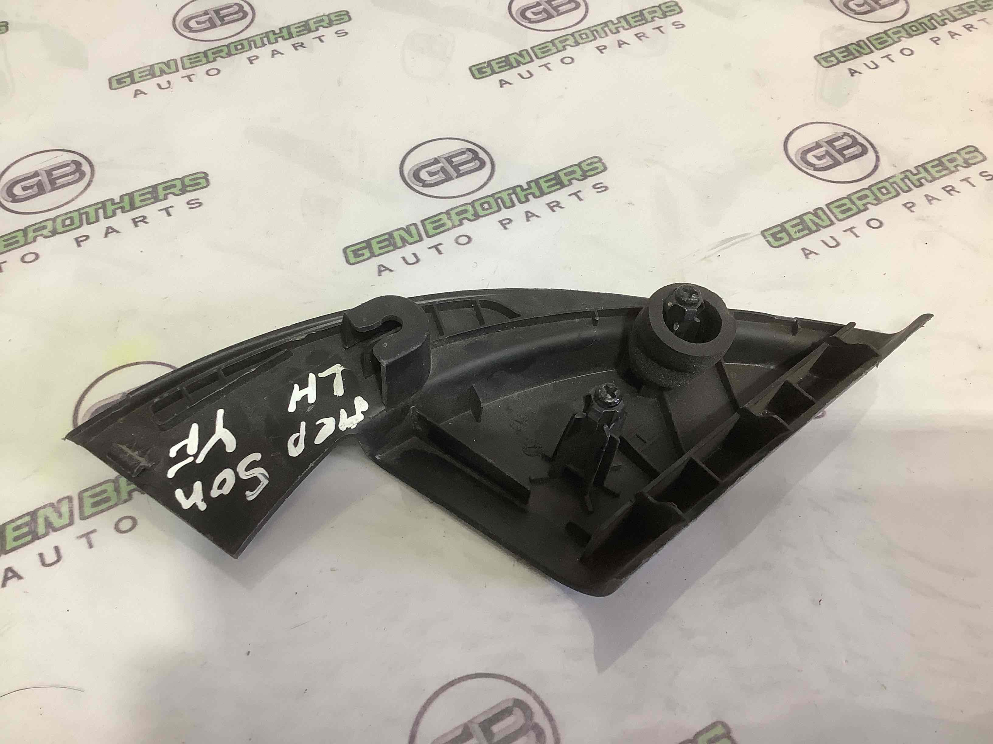 Корпус, накладка, кріплення лівого дзеркала