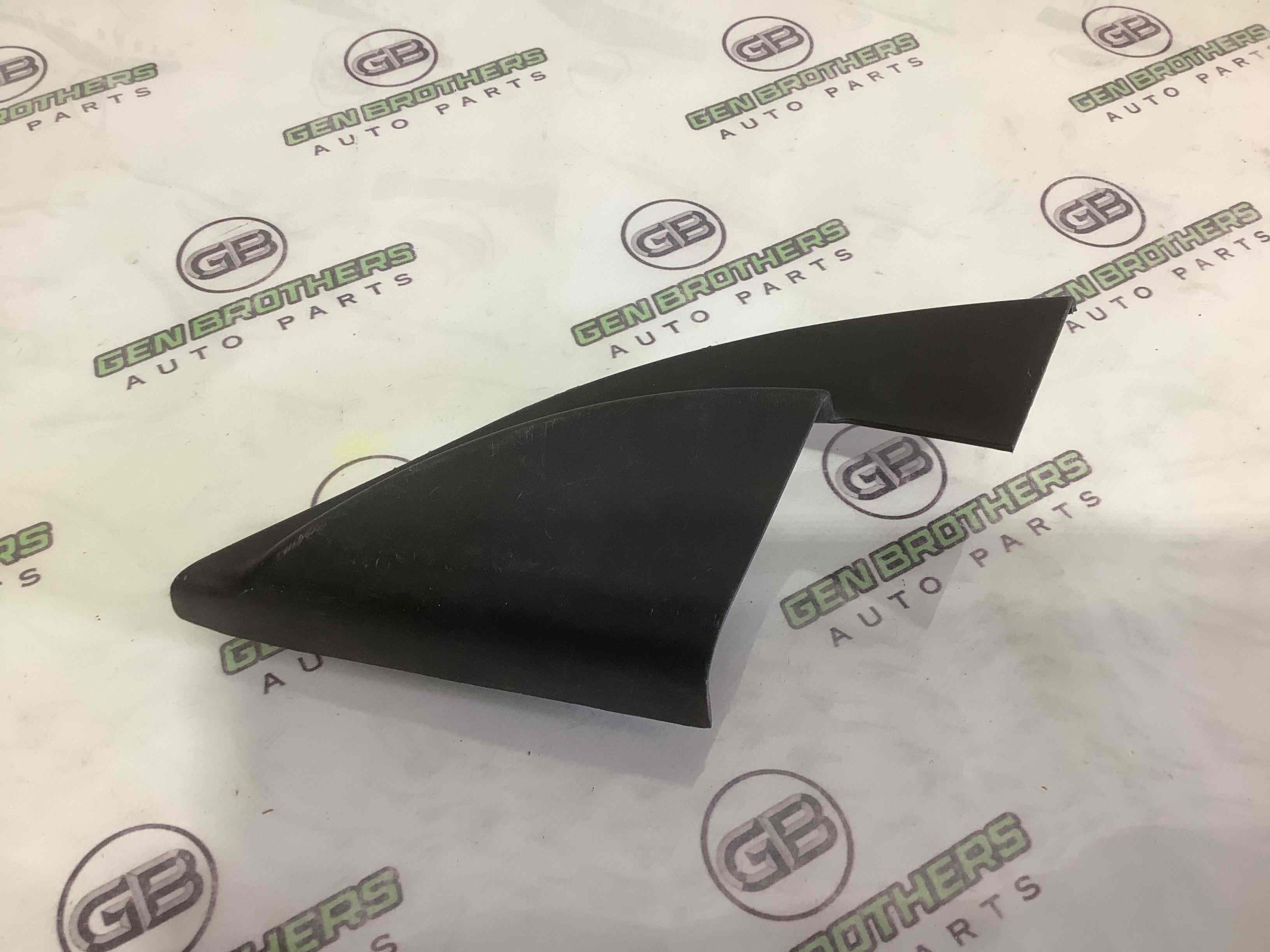 Корпус, накладка, кріплення лівого дзеркала