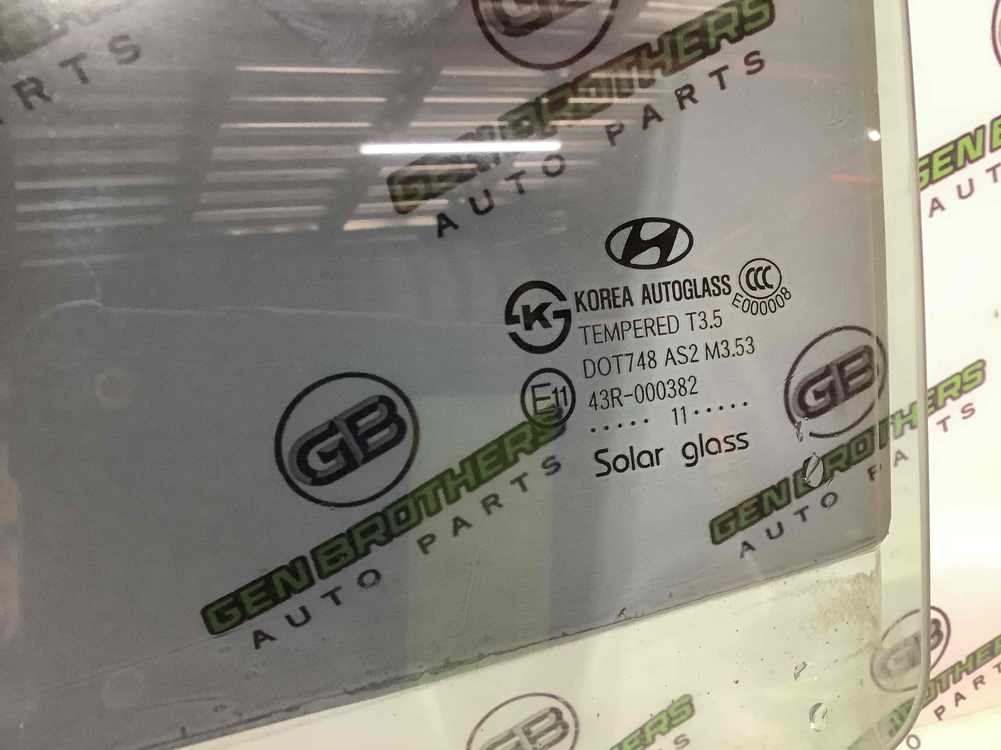 Скло заднє ліве