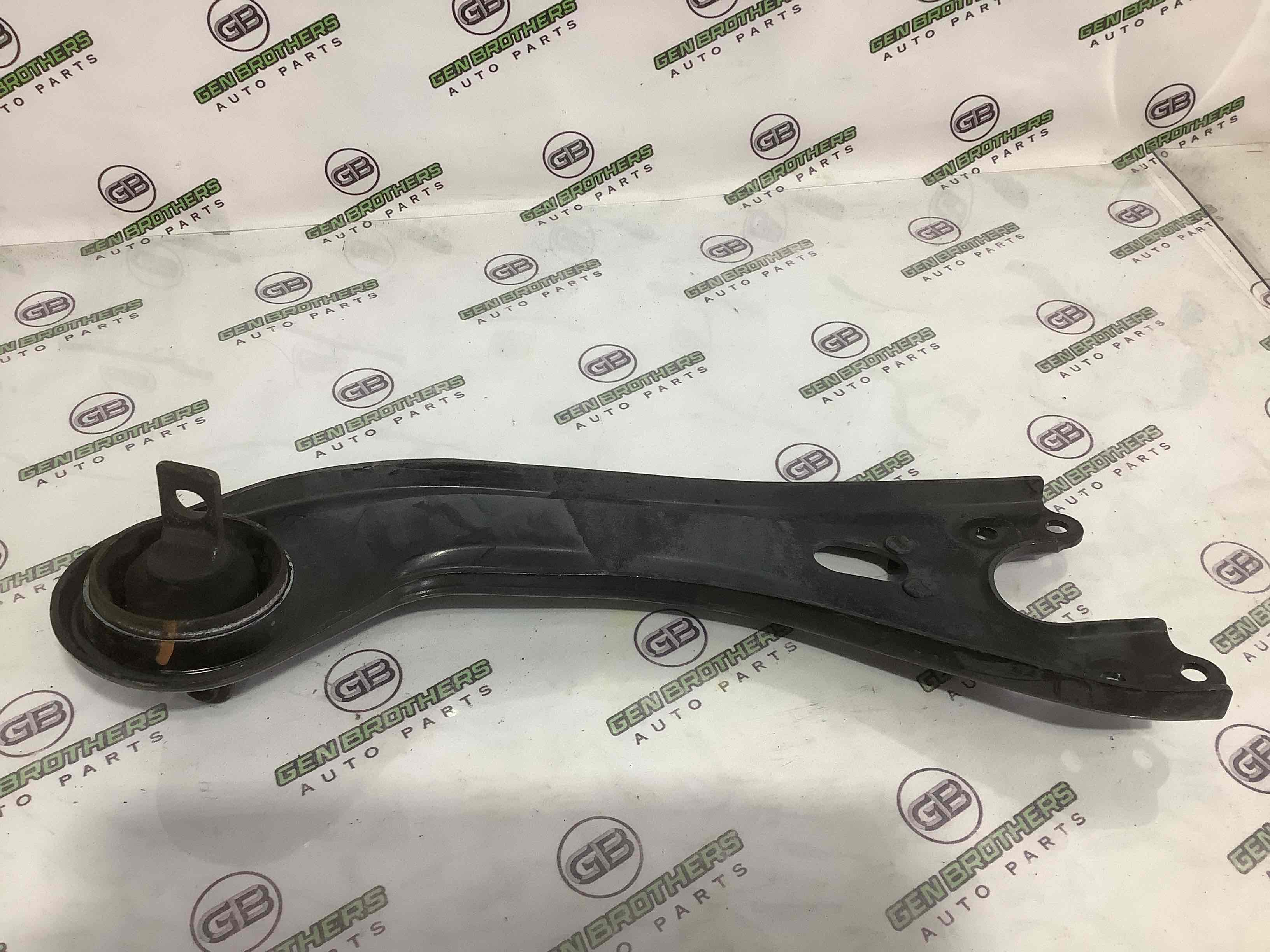 Важіль задній правий