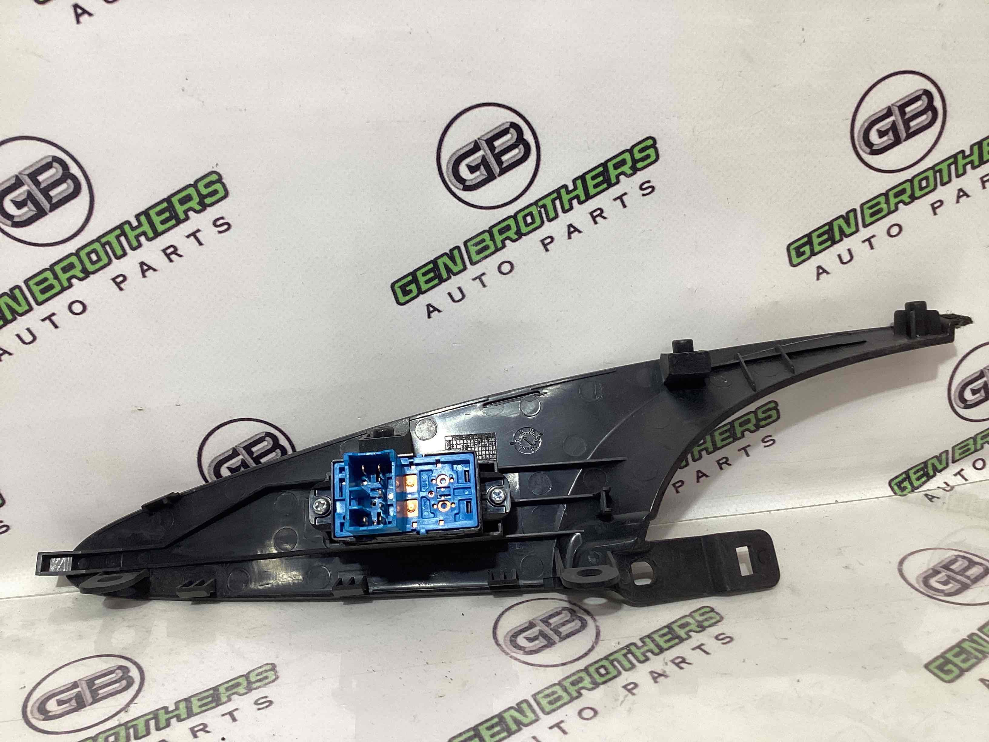 Кнопки керування склопідйомниками